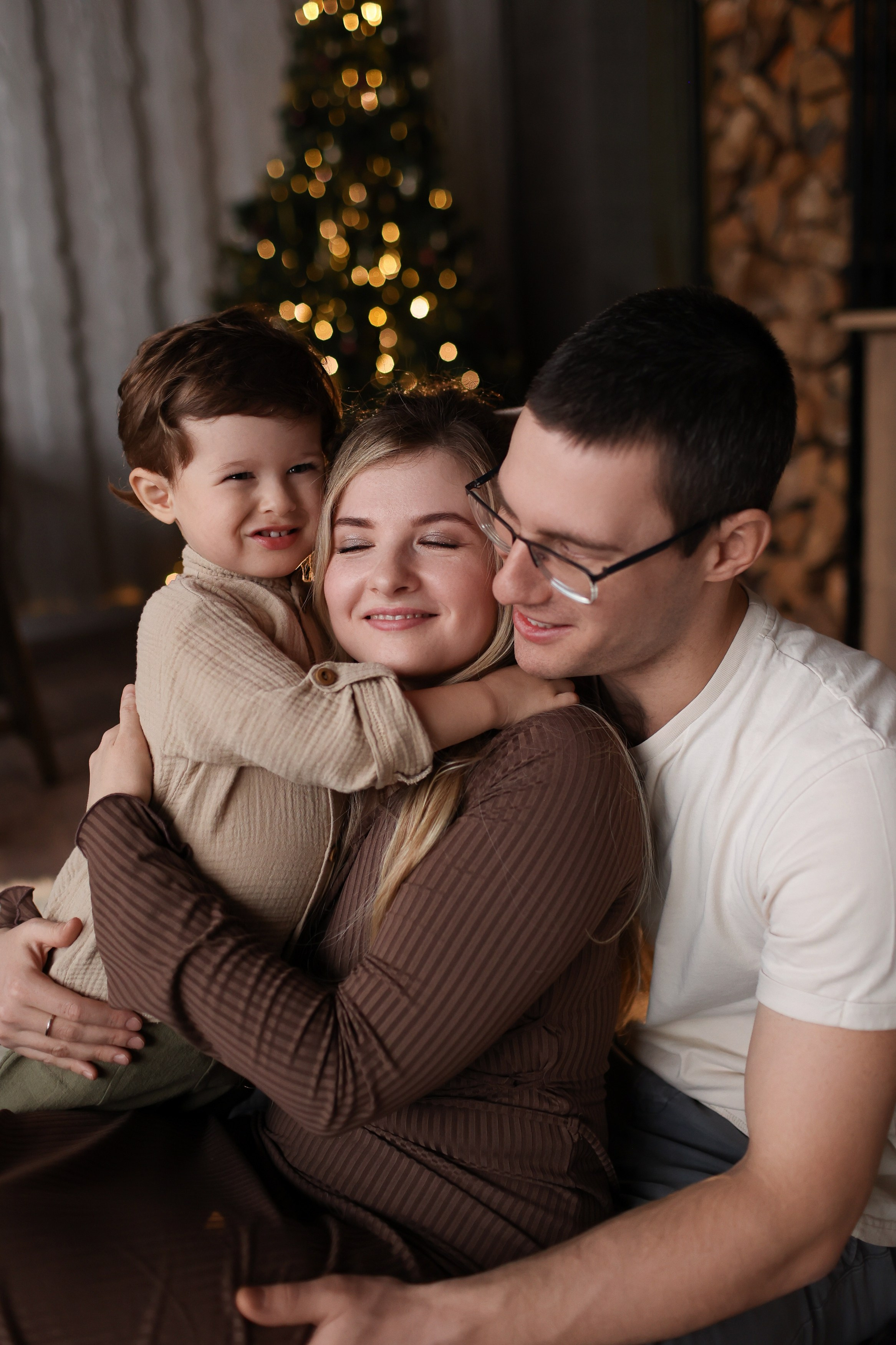 Семейная новогодняя фотосессия в загородном доме. Фотограф Владимир Москва