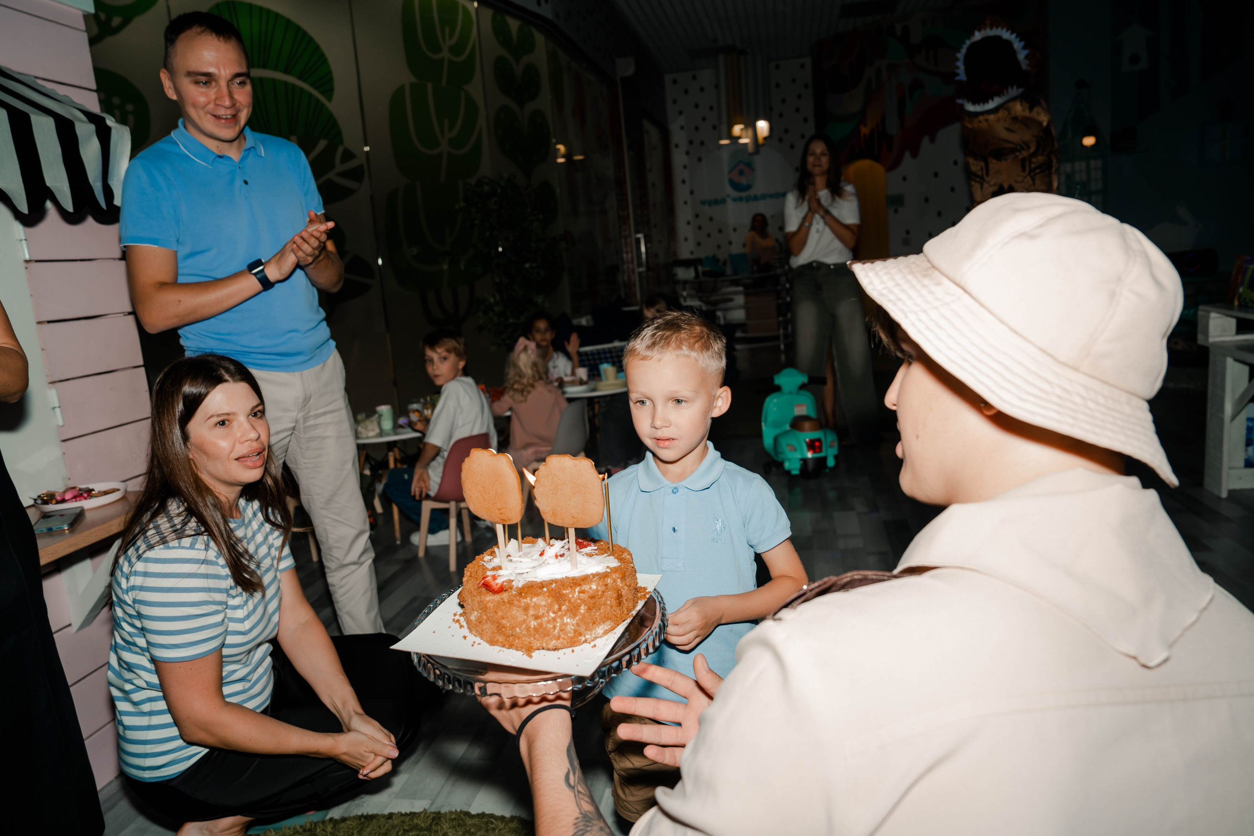 Грозный Тирекс. Крамер Юлиана детский и семейный фотограф