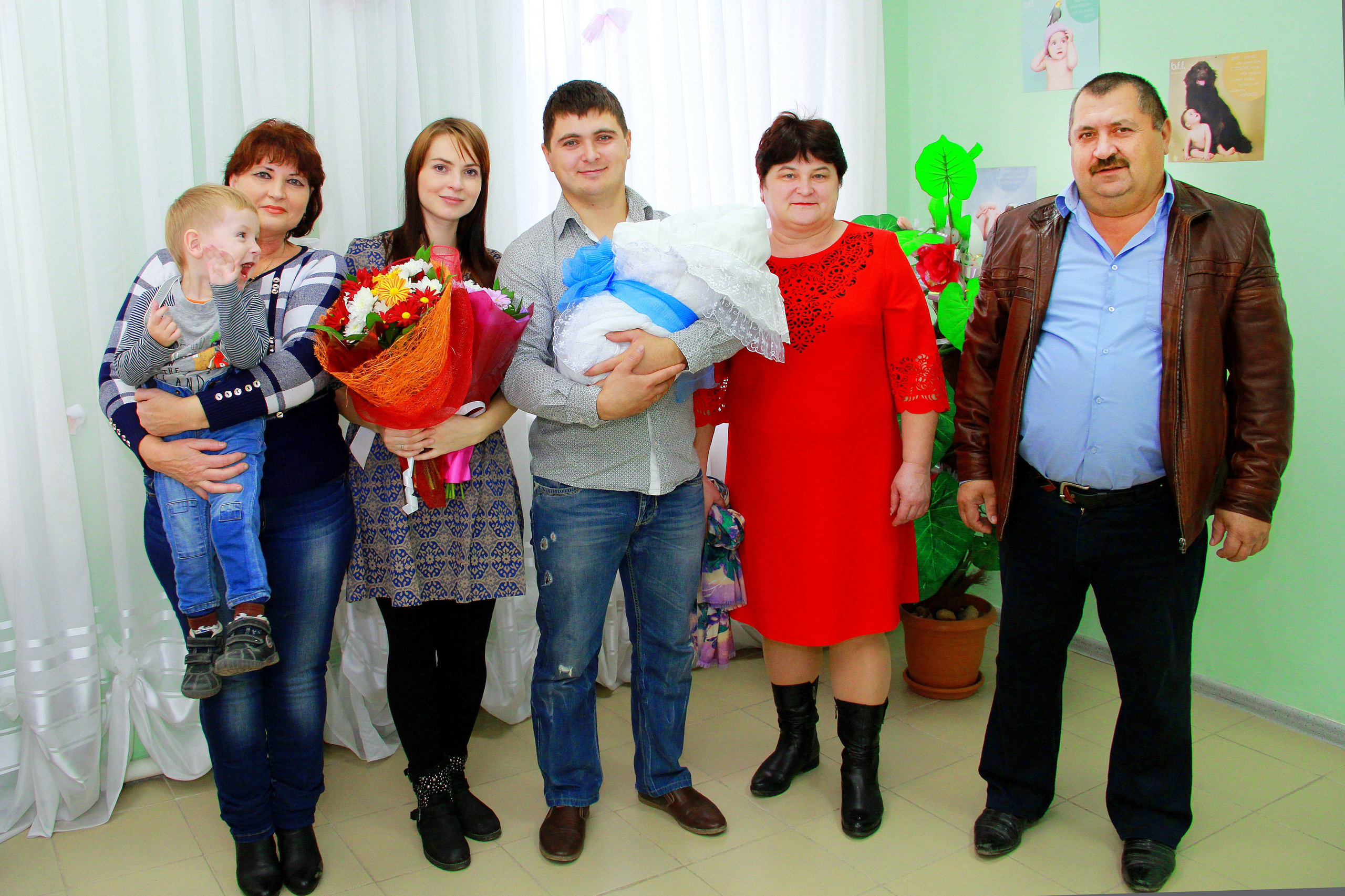 Выписка из роддома. Игорь Варава свадебный фотограф видеограф Белая Глина Краснодар