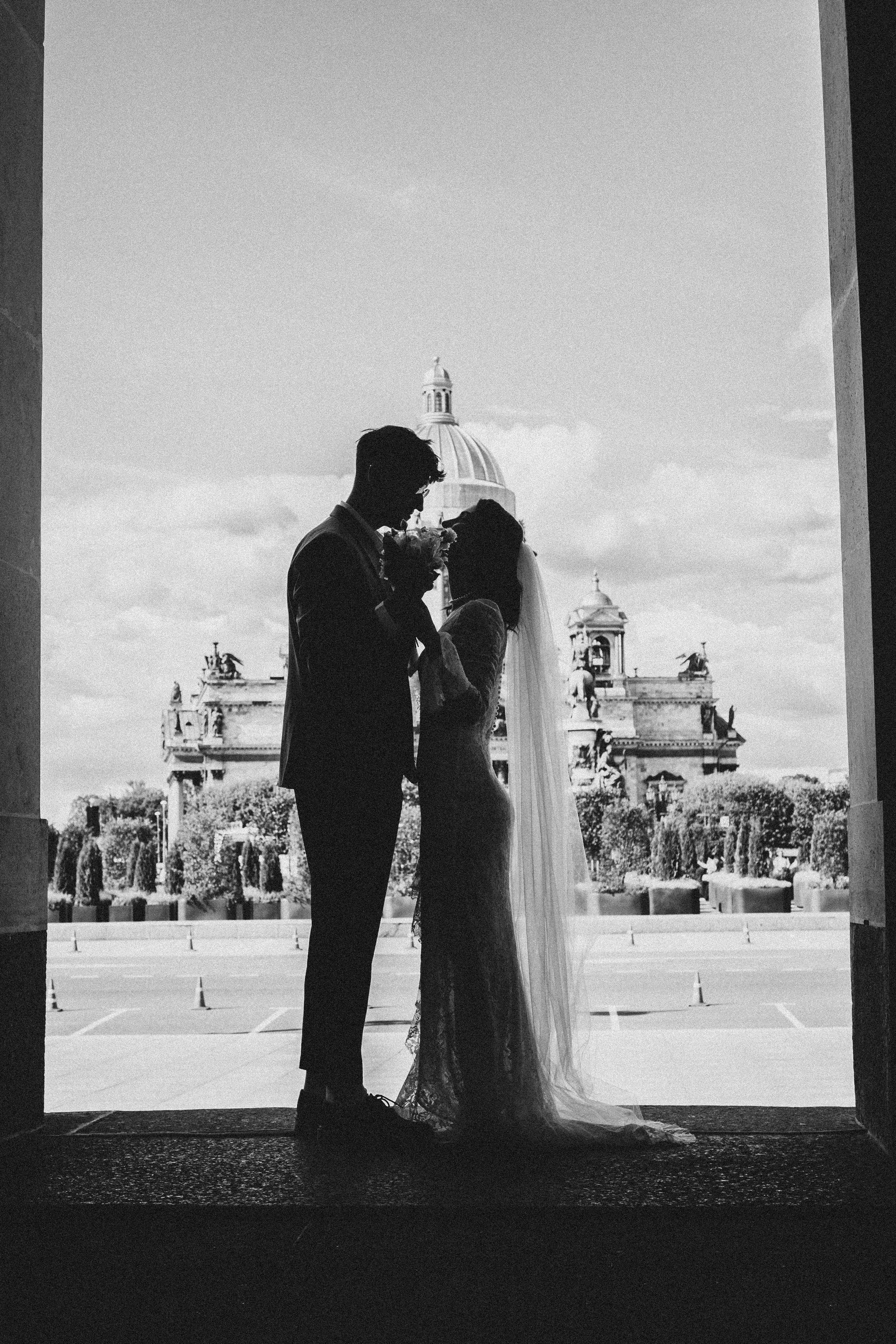 СВАДЕБНАЯ ПРОГУЛКА ВОЗЕ ИСАИКЕВСКОГО СОБОРА АСТОРИИ И ЗАКОНОДАЛЕТНОГО СОБРАНИЯ. Профессиональный фотограф, Санкт-Петербург — Виктория Богомолова