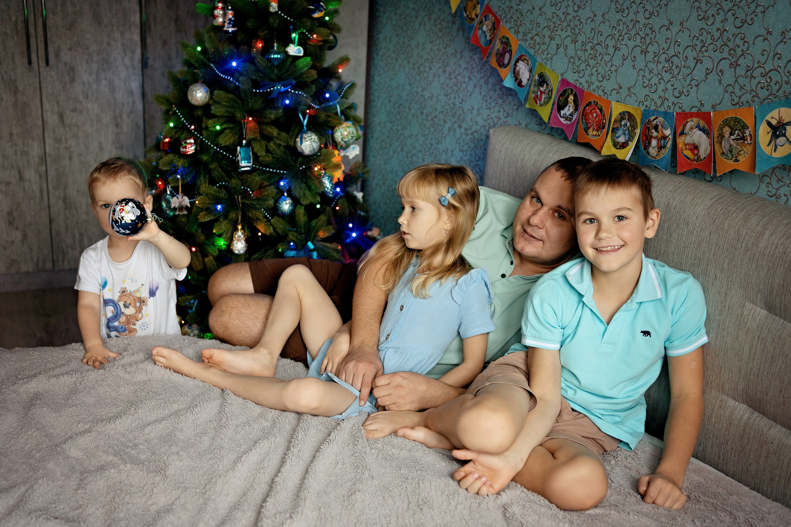 Новогодняя домашняя фотосессия (комната в квартире 14 кв.м). Семейный и детский фотограф в Москве Екатерина Офицерова