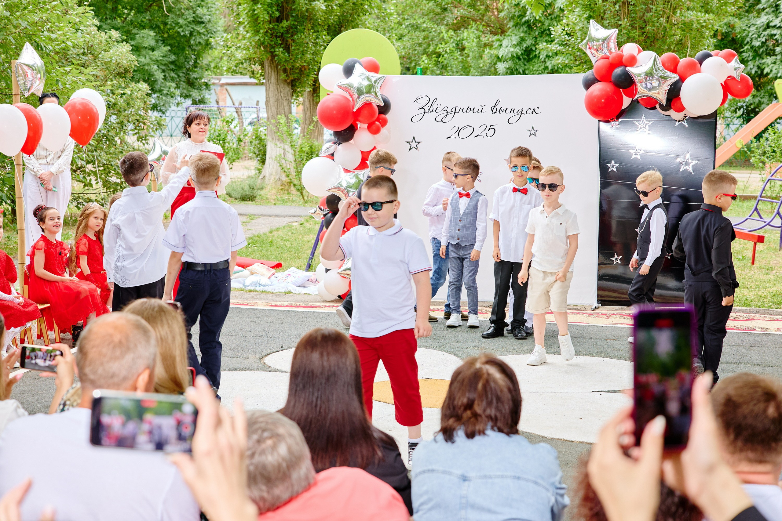 Выпускной 45 сад. Фотограф Выпускные альбомы Таганрог Сергей Коробченко
