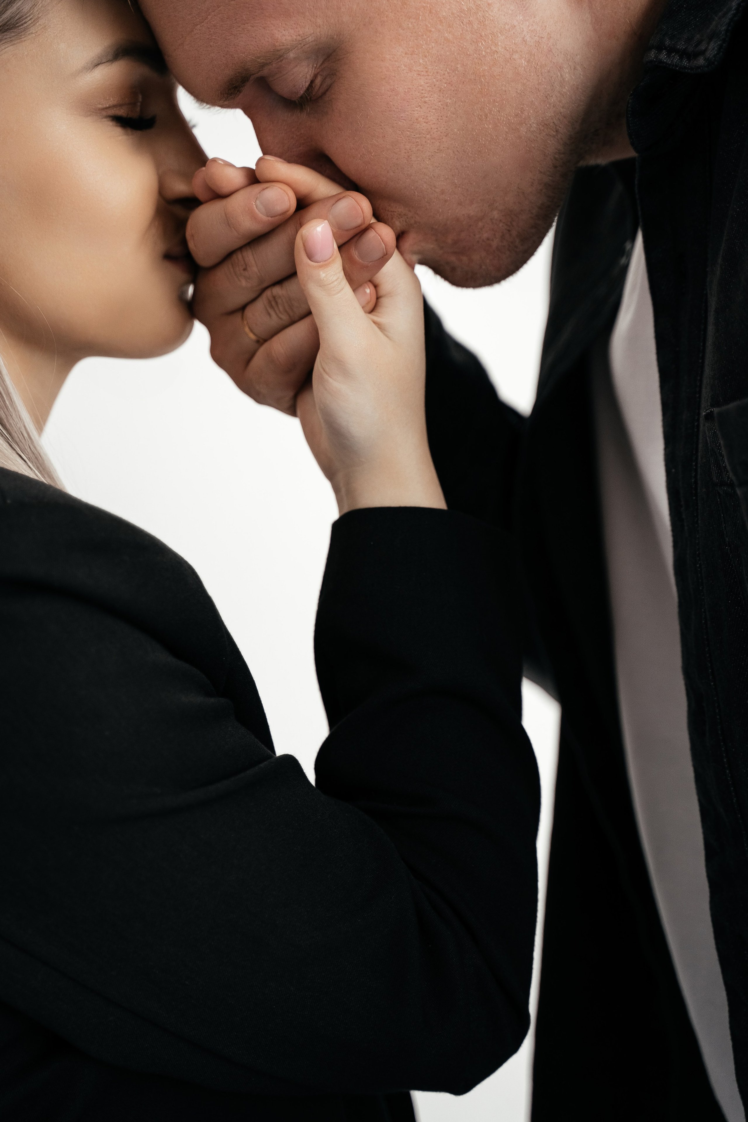 Саша и Алёна. Моменты и истории о вас настоящих