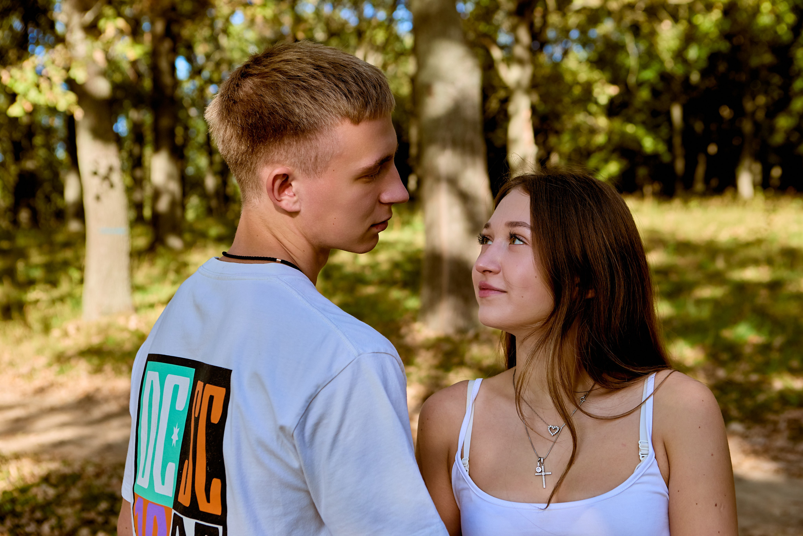 на прогулке в стиле Love Story в Дубовой роще в дзержинске