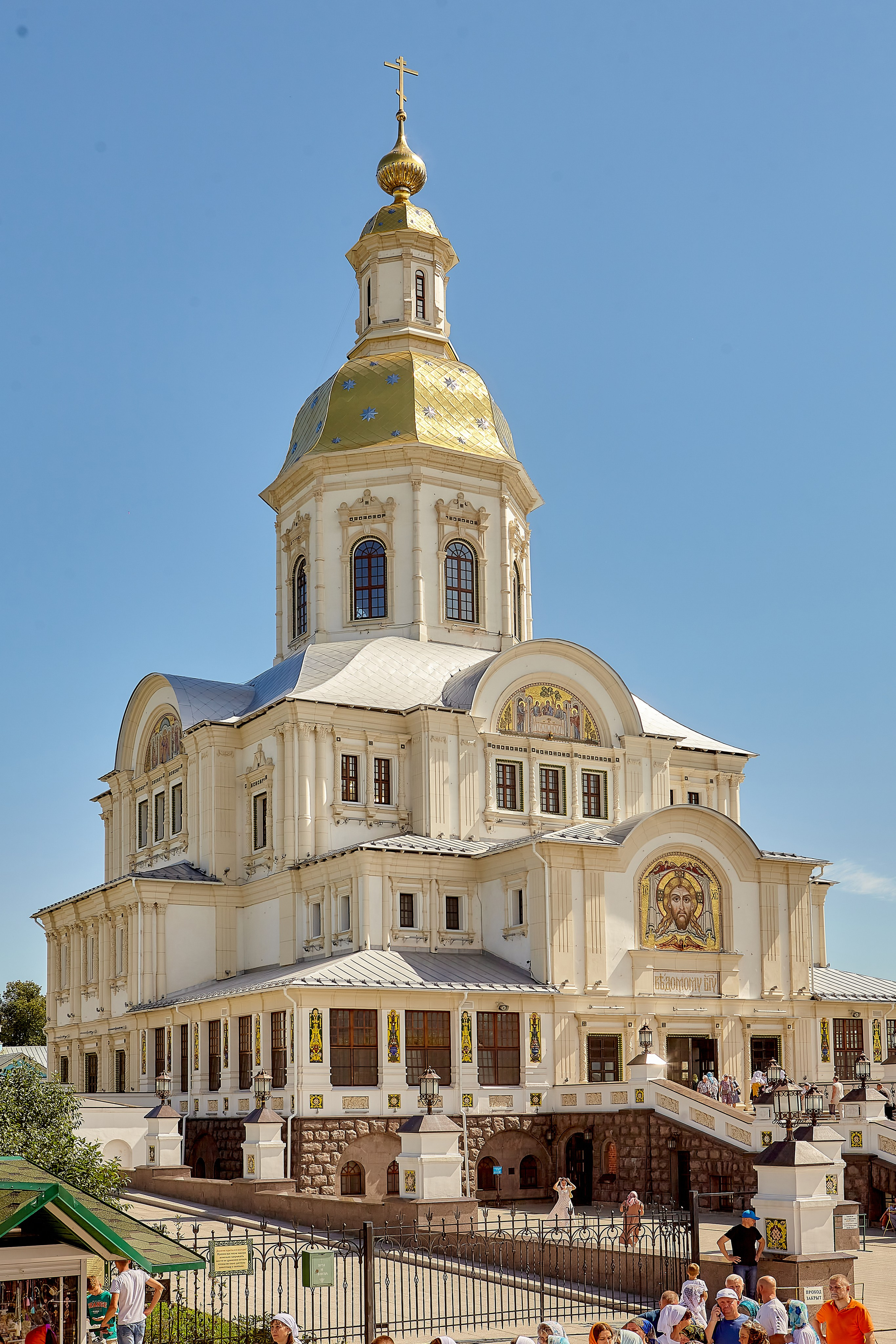 Архитектурная красота и духовная мощь России - это Дивеево, фото православного фотографа Николая Голованова, г. Дзержинск.