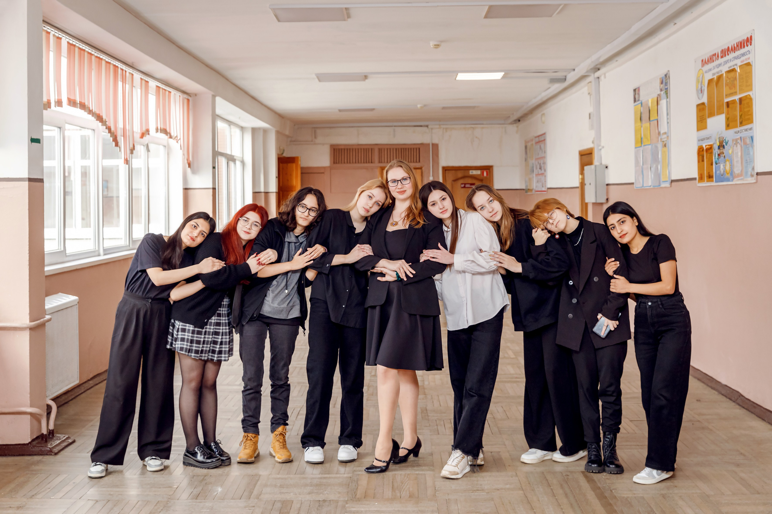 И В ШКОЛЕ ЕСТЬ ЖИЗНЬ. Марина Ушакова. Фотограф. Выпускные альбомы. г. Краснодар