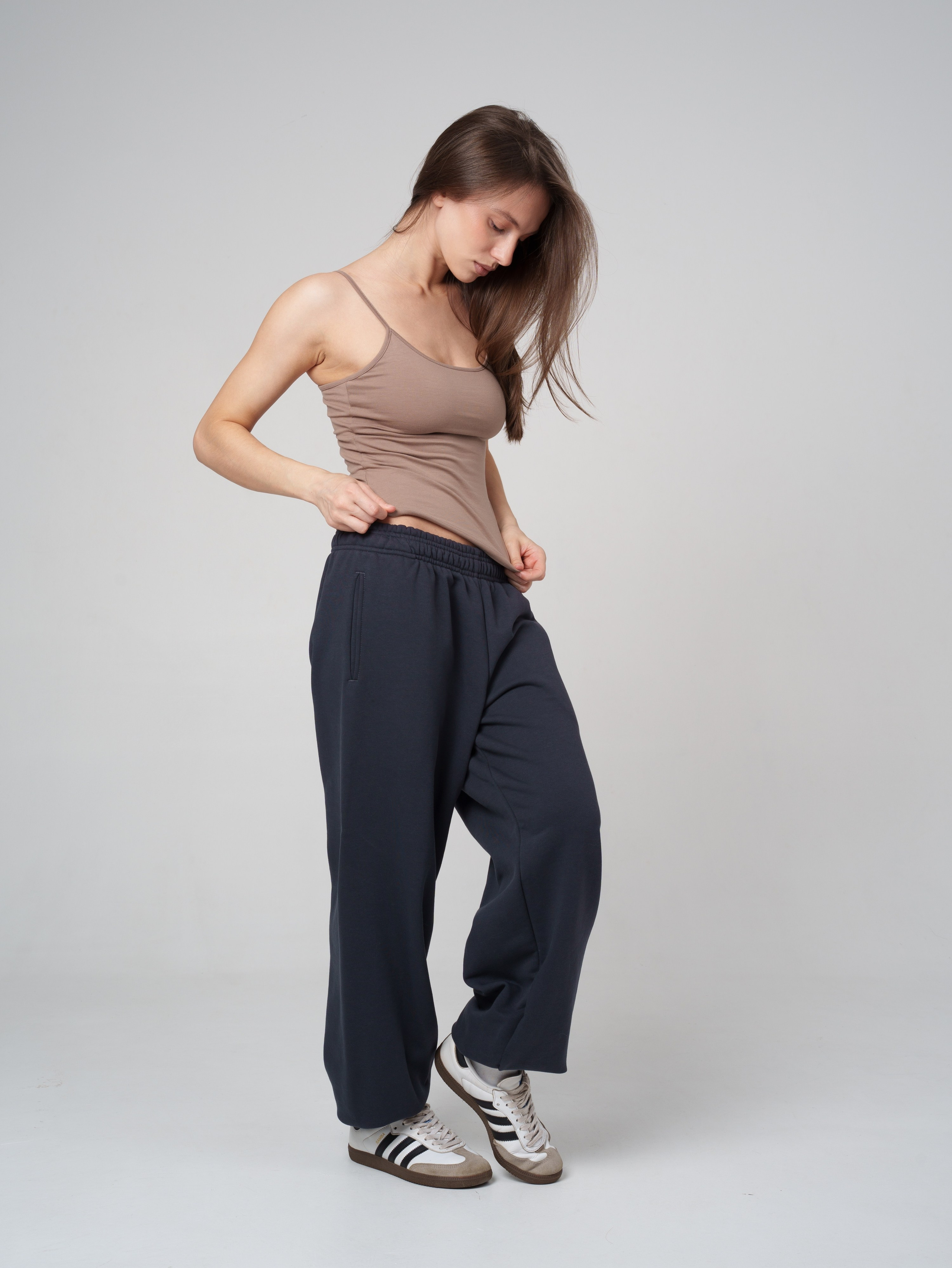 Топы на сером фоне. Иван Упоров — фотограф, рилсмейкер чебоксары