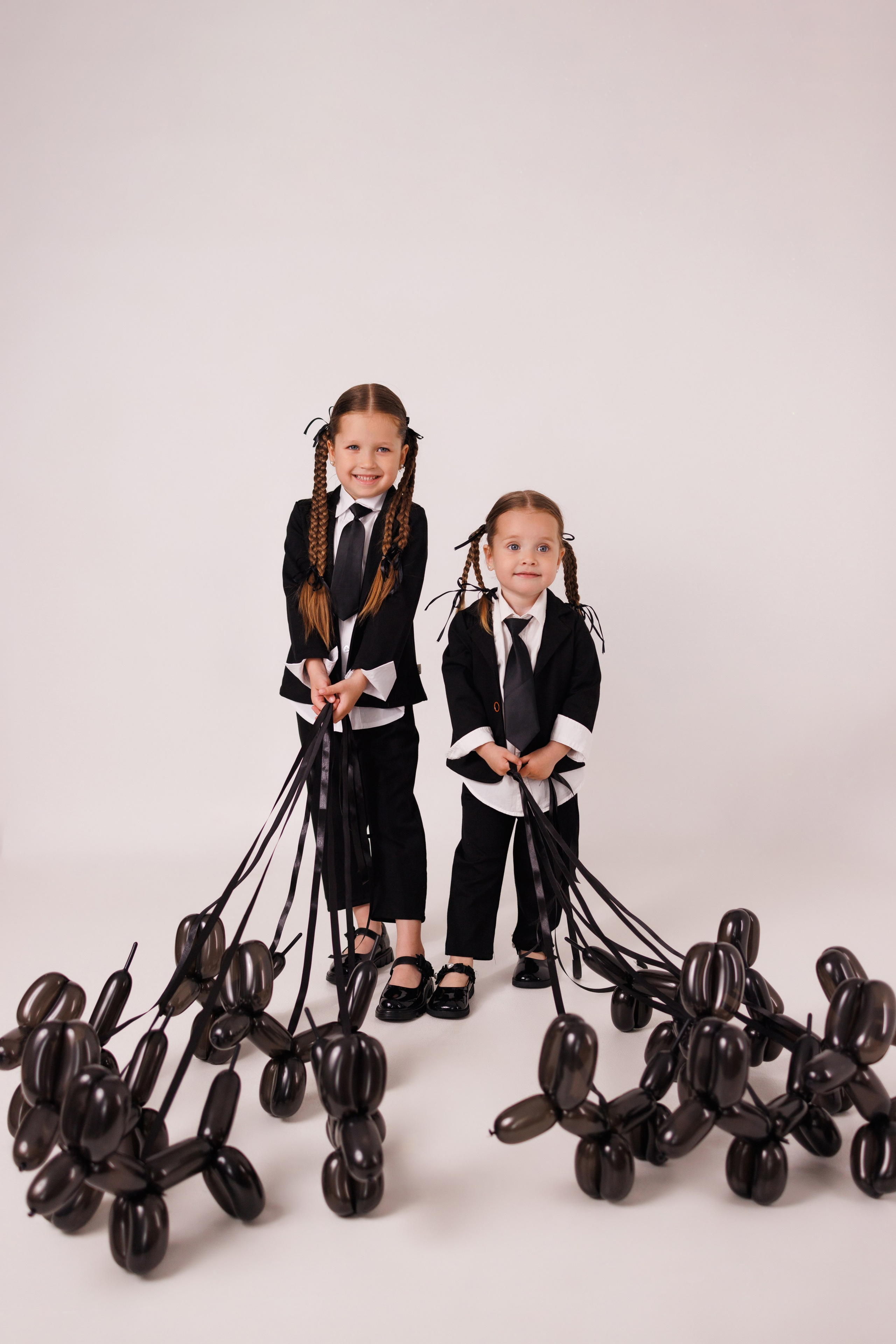 Стильная детская фотосессия с собачками из шариков, для девочек и мальчиков. Семейный и детский фотограф в Краснодаре Анна Трашкова