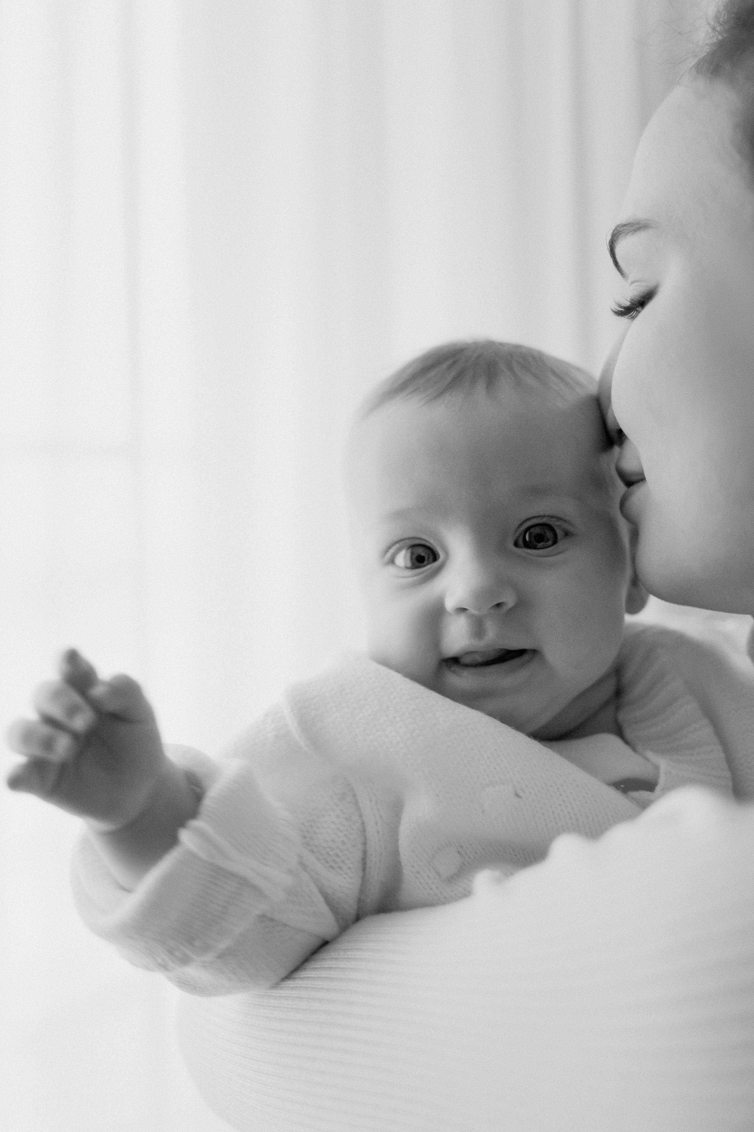 Домашняя семейная фотосессия в Москве, Домодедово, Видное, Бутово, Щербинка. Семейный фотограф Москва и Московская область. Семейная фотосессия на природе. Фотосессия детского праздника. Фотосессия юбилея. Фотосессия в день рождения. Фотограф на годик ребенку. Детский фотограф. Фоторепортаж семейного праздника. Детский фотограф Москва.