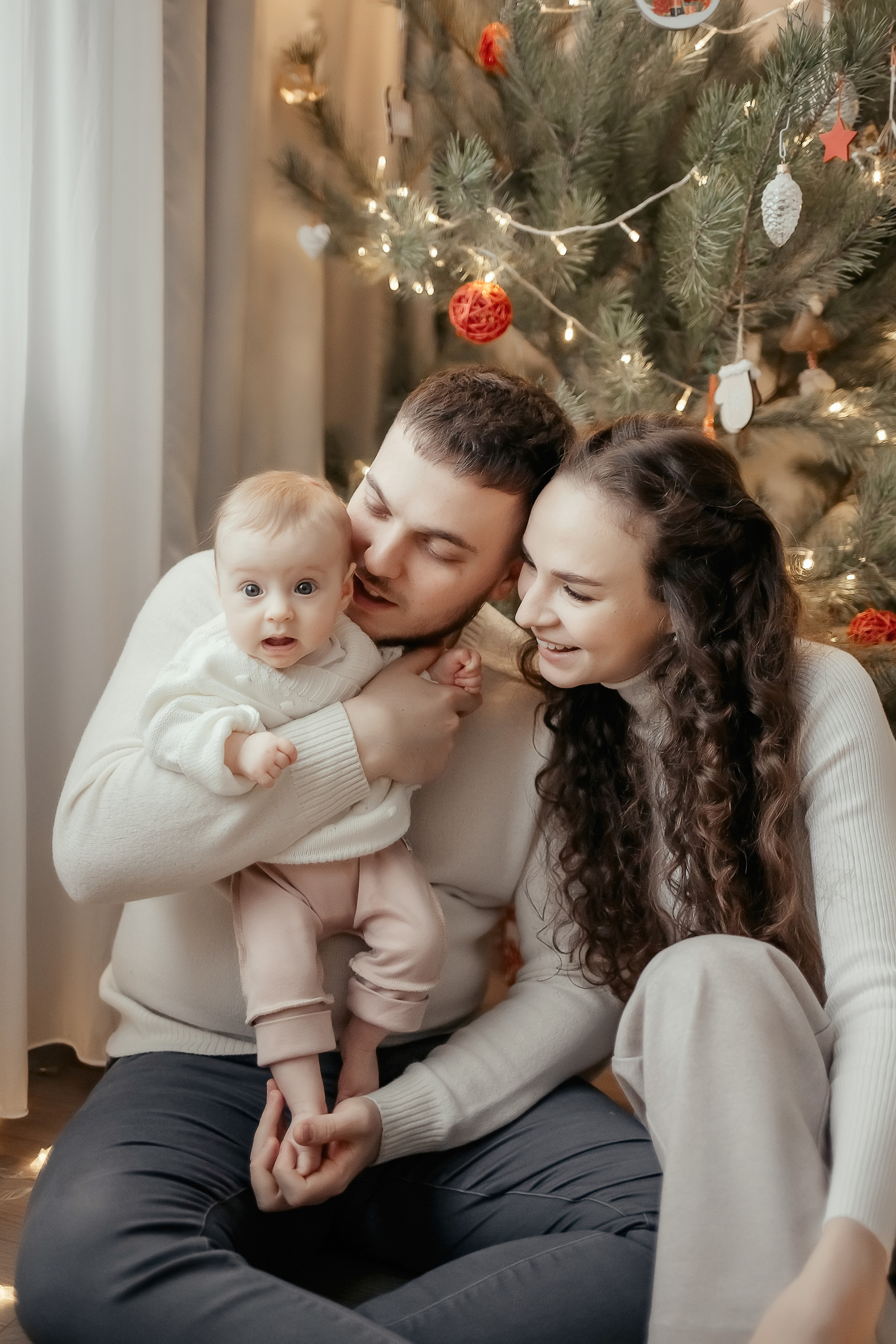 Домашняя семейная фотосессия в Москве, Домодедово, Видное, Бутово, Щербинка. Семейный фотограф Москва и Московская область. Семейная фотосессия на природе. Фотосессия детского праздника. Фотосессия юбилея. Фотосессия в день рождения. Фотограф на годик ребенку. Детский фотограф. Фоторепортаж семейного праздника. Детский фотограф Москва.