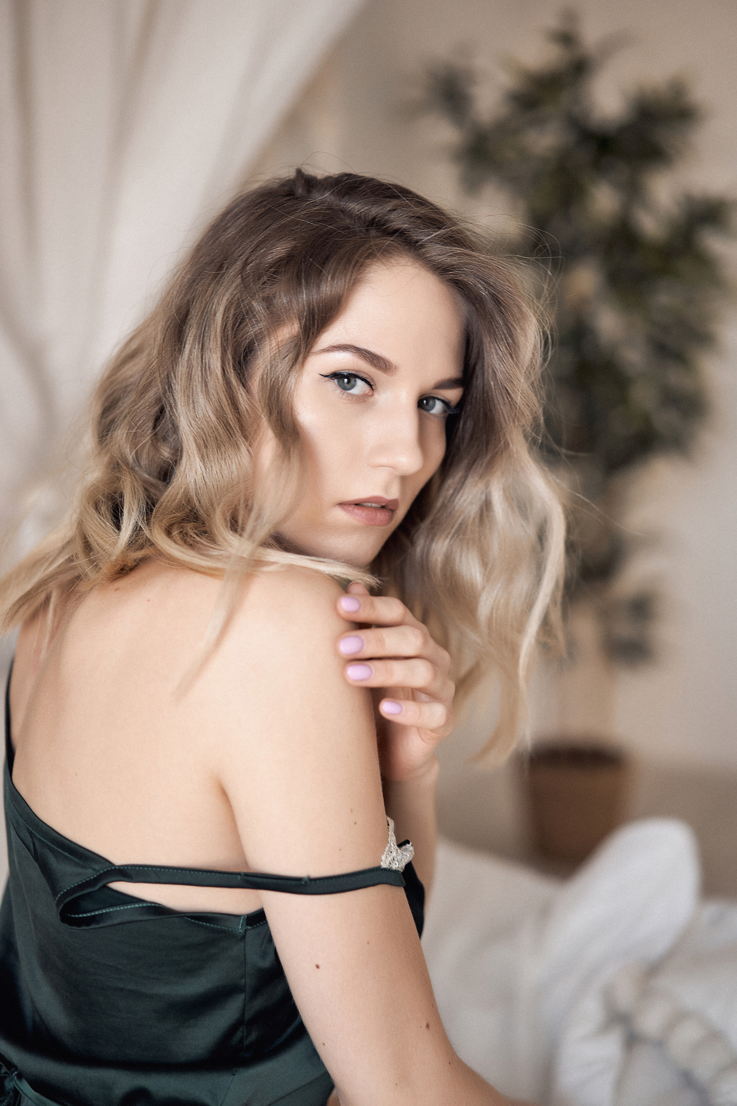 Женский фотограф в Москве и Московской области. Женская фотосессия. Женственные фотографии. Фотографии красивых женщин. Красивая стильная женская фотосессия. Контент-фотосессия. Визуал для блога.