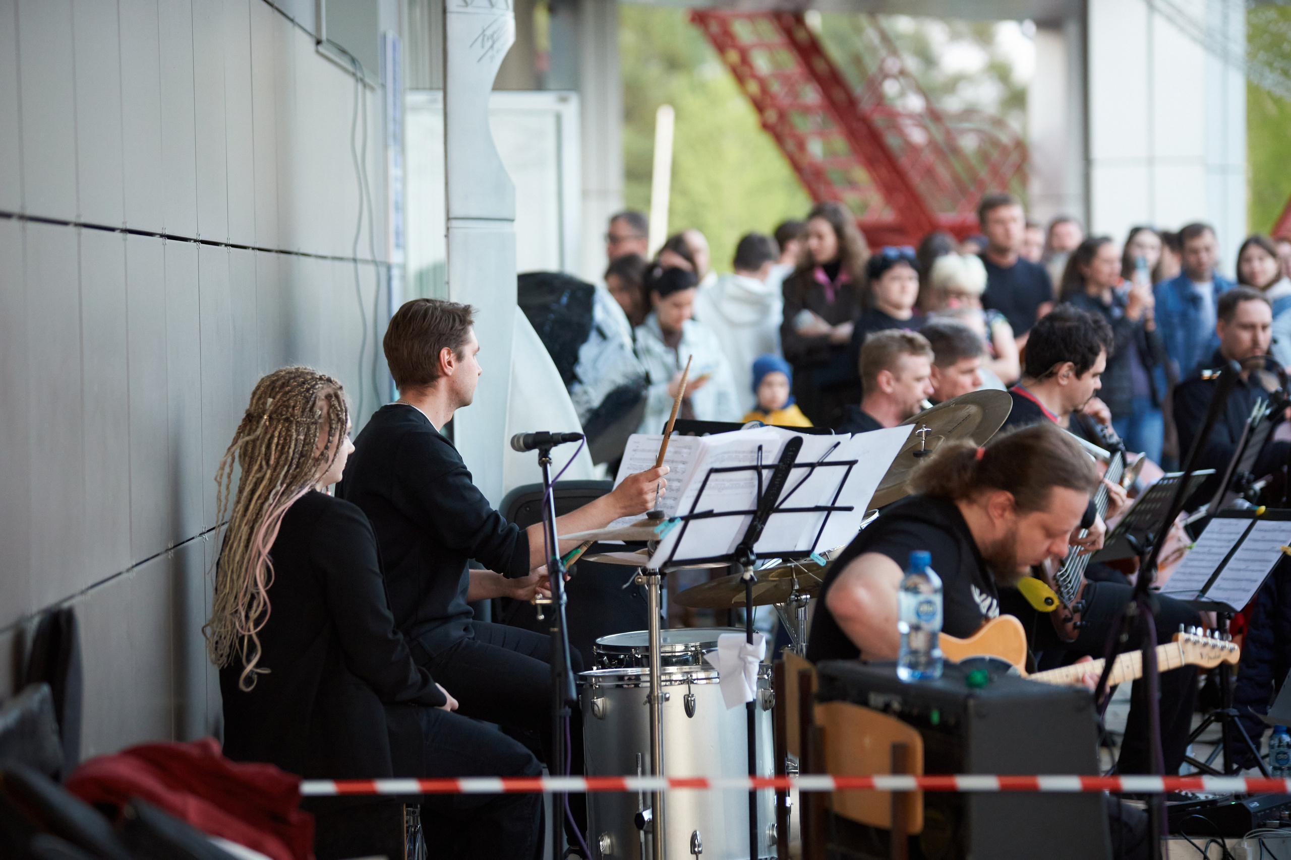 Репортаж: Музыкальная школа Виртуозы в Ночь музеев у планетария. Репортажный и женский фотограф в Новосибирске