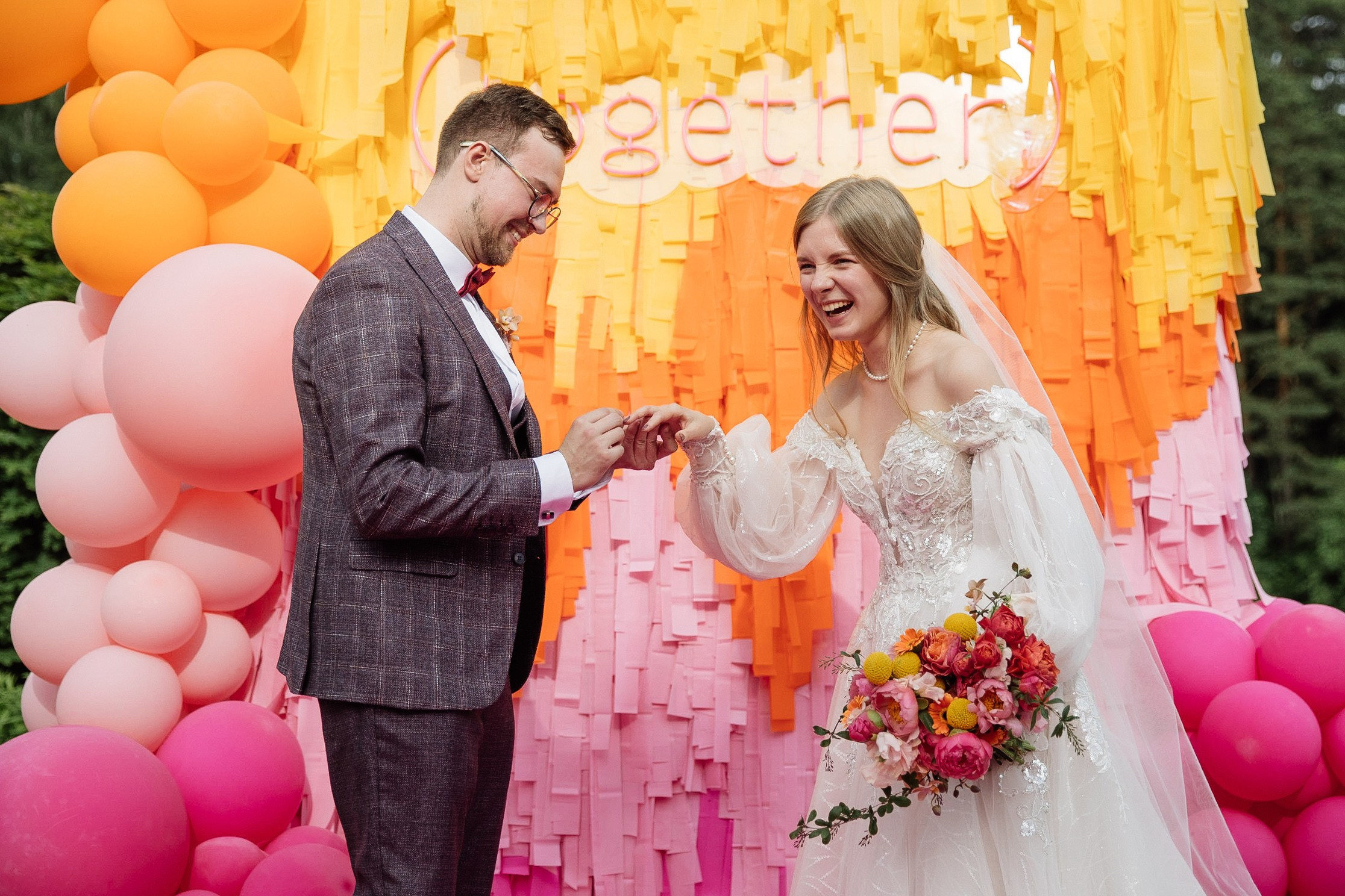 HOLDING_OUT_OF_THE_HERO. Wedding photographer in Europe