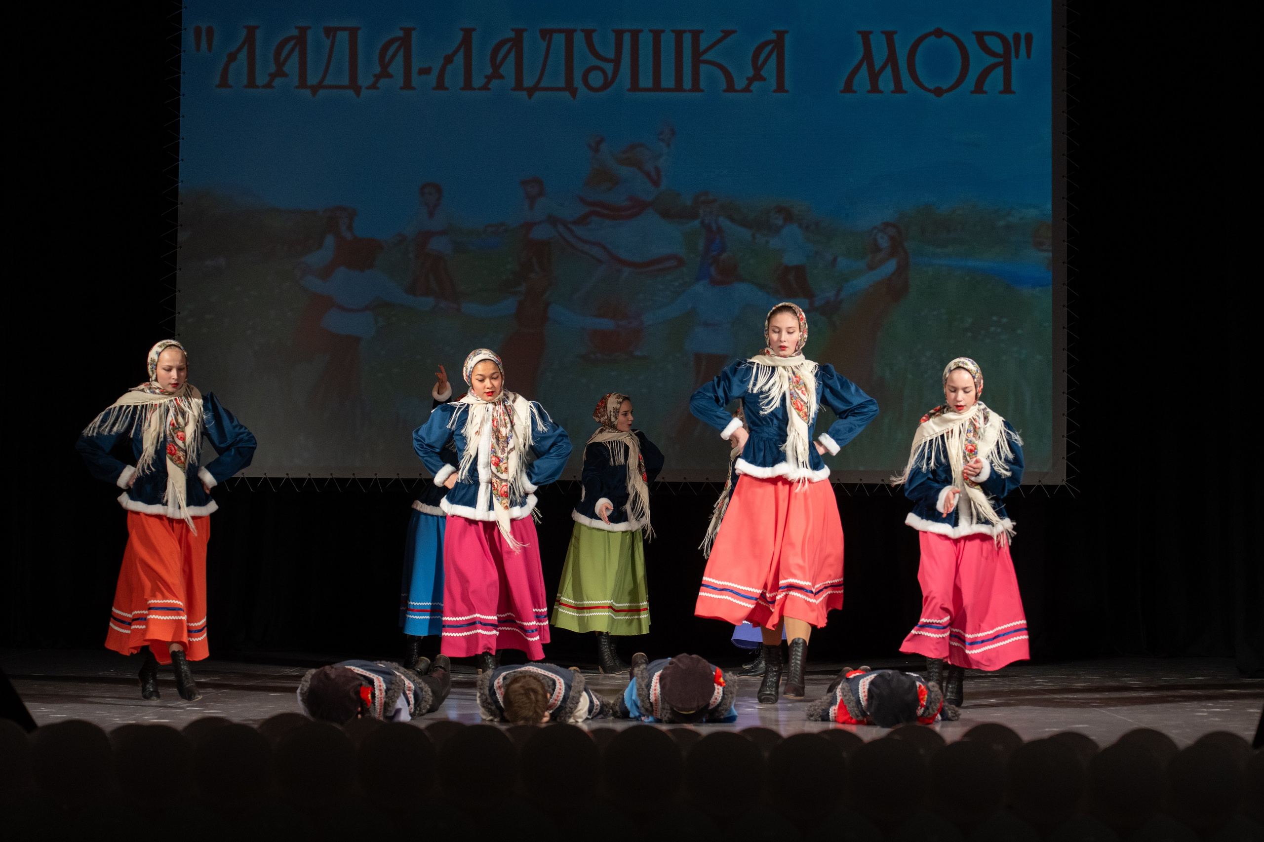 Народный танец. Репортажная съёмка в Санкт-Петербурге, Константин Петров