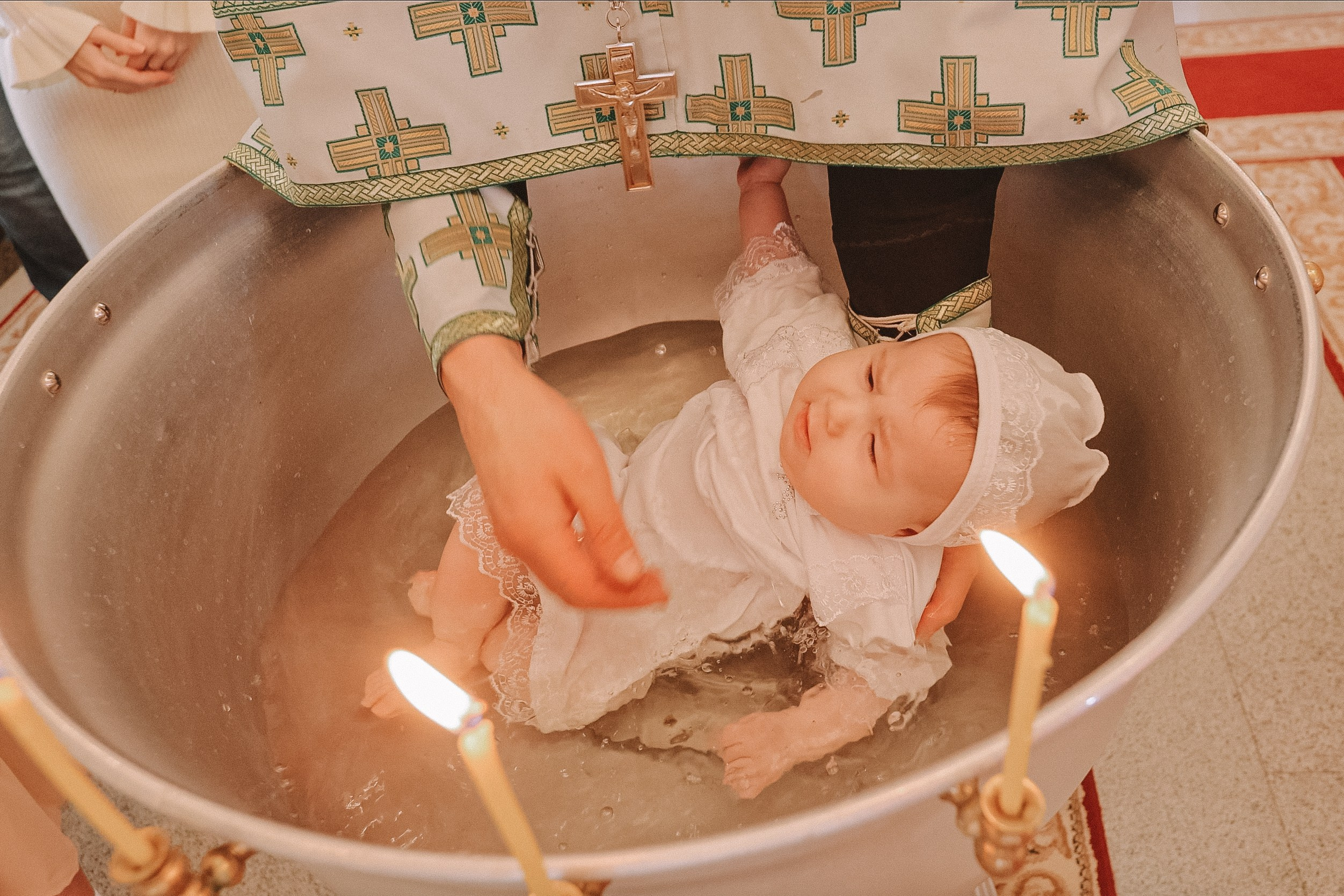 Крещение круглая церковь. Семейный фотограф Тюмень, фотограф на роды Салмина Мария