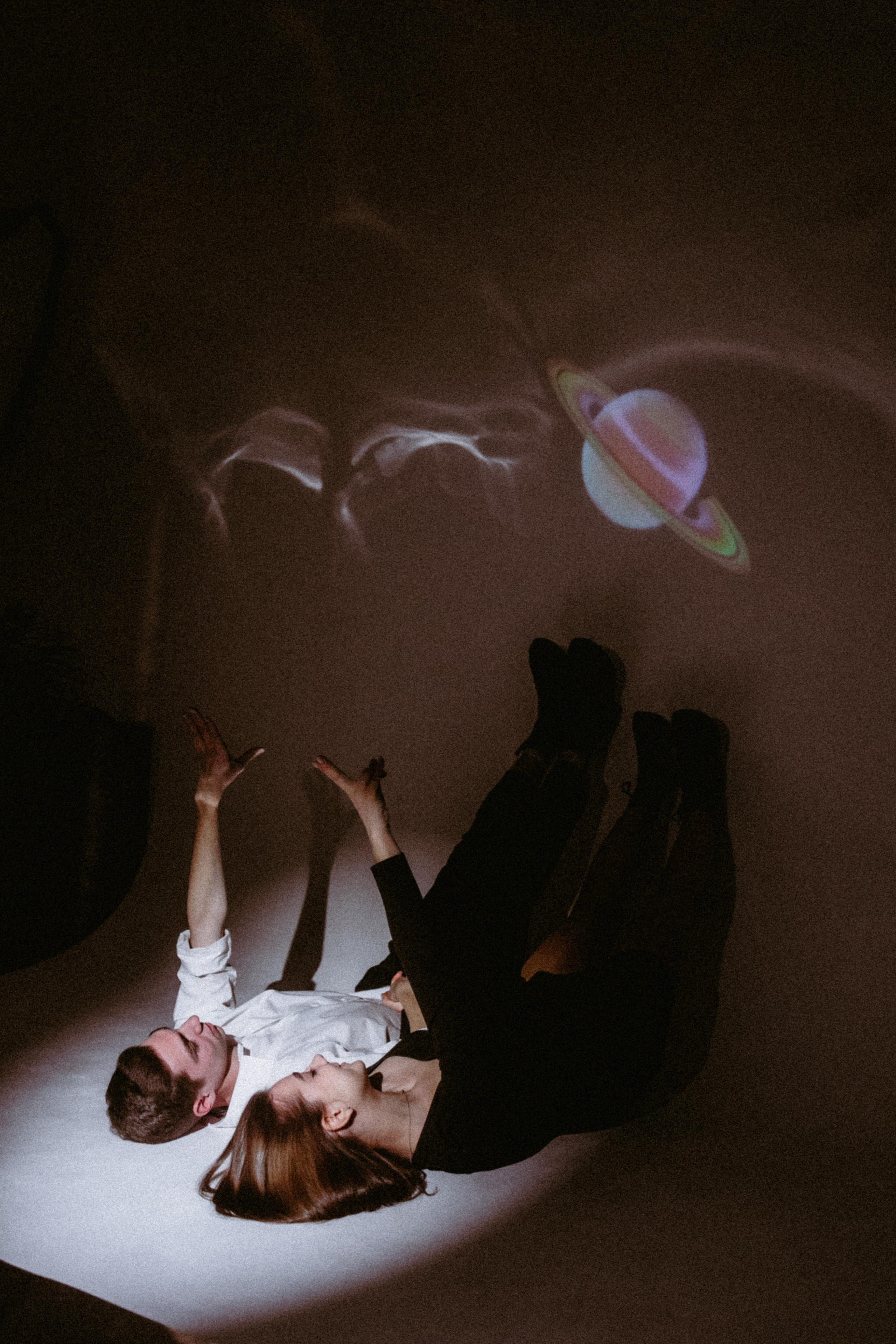 Космос между нами