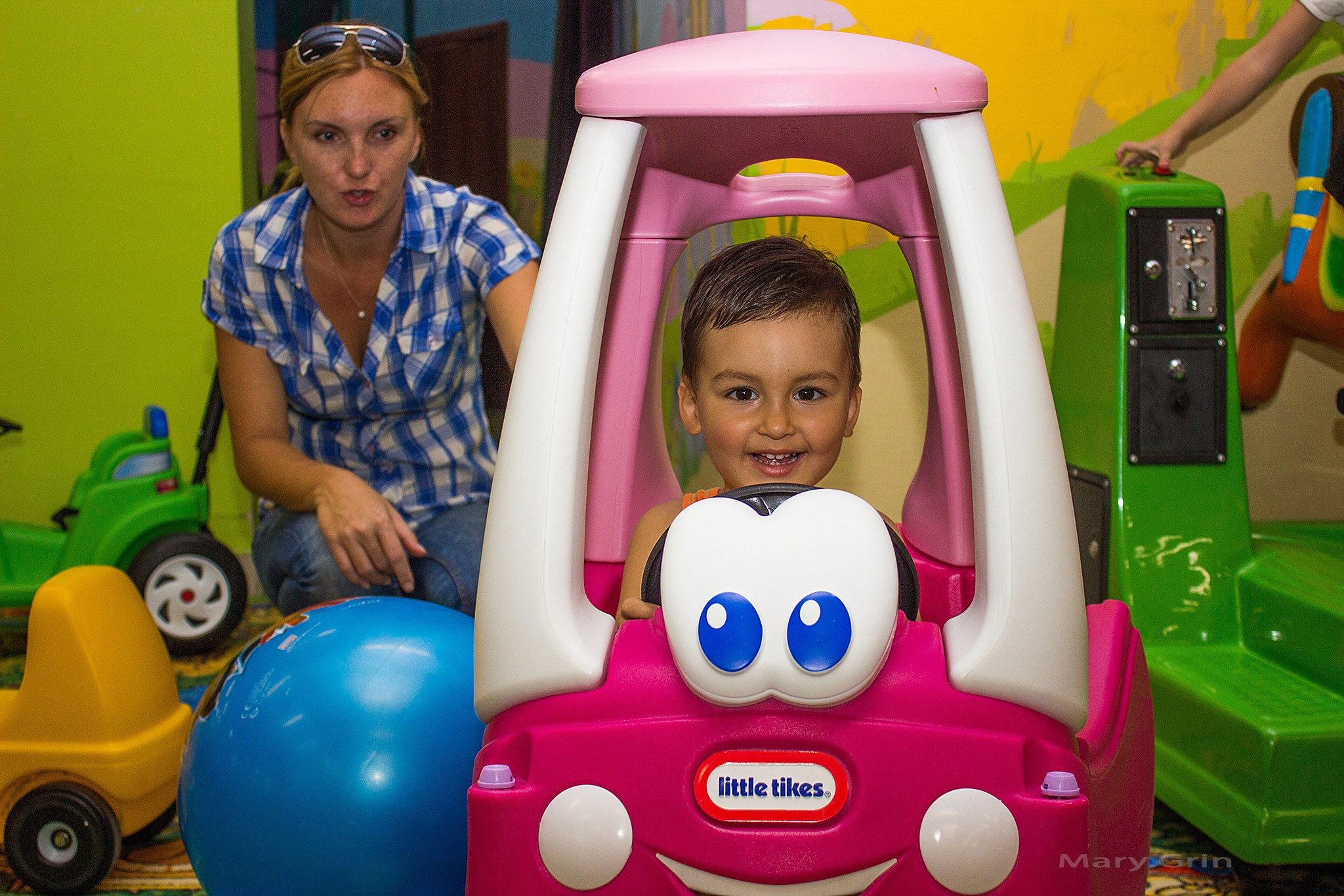 День рождения в стиле свинки Пеппа в Изумрудном городе. Детский и семейный фотограф, фотограф мероприятий Нижний Новгород