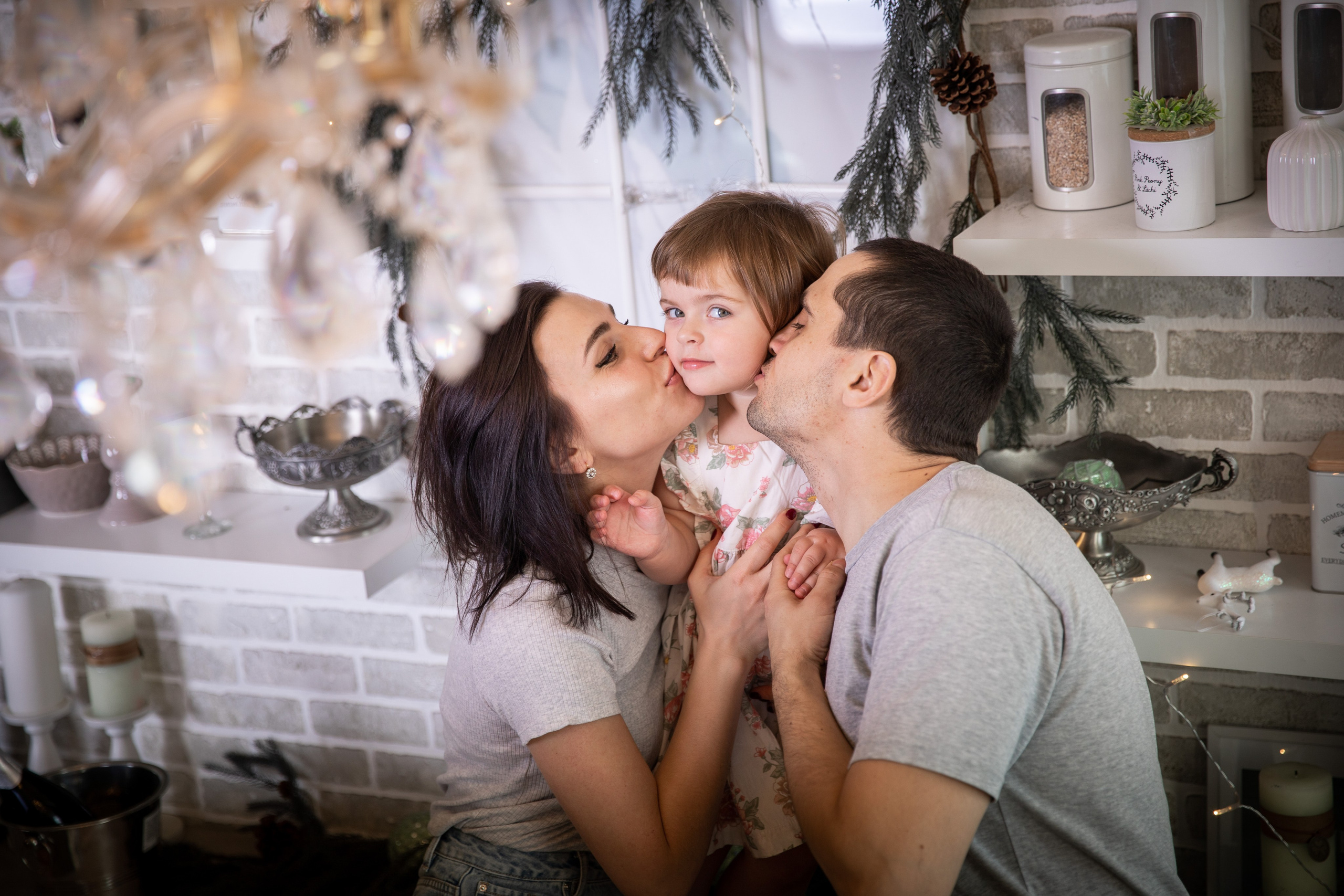 Family at a Christmas photo shoot in a studio. Photographer in Algarve, Portugal