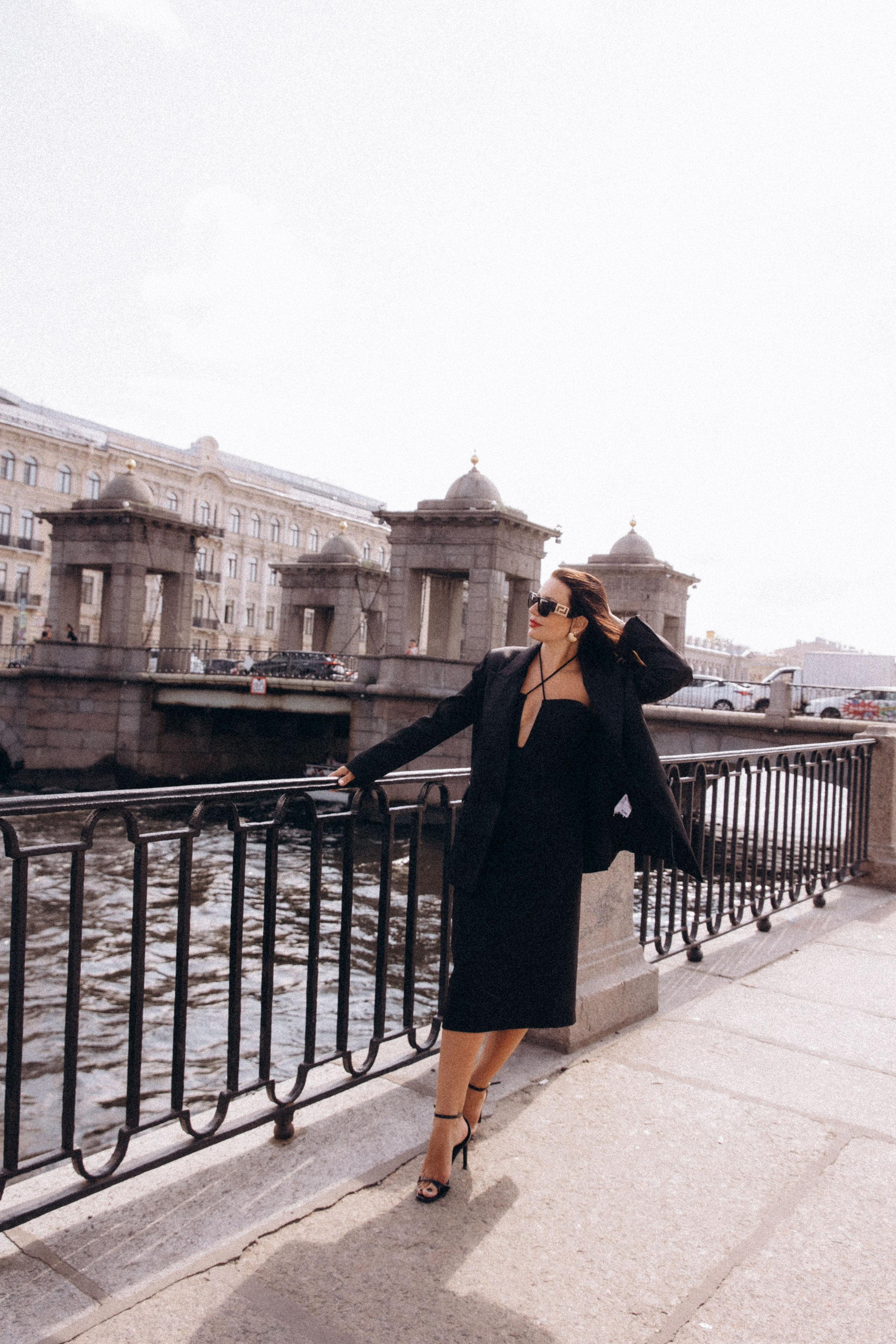 Ольга, прогулка по Фонтанке и фотосессия в парадной Ромашка. Фотограф в Санкт-Петербурге Разиля Идиятуллина