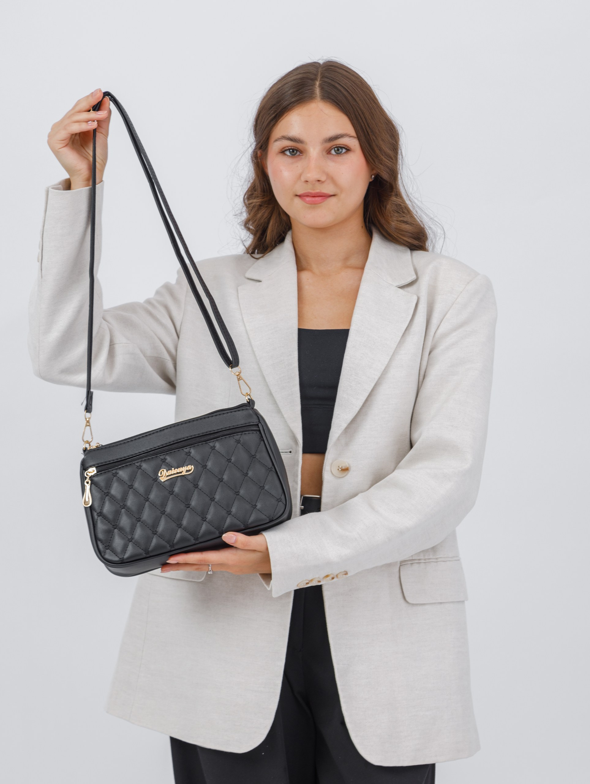 Съемка сумок с моделью для сайтов, маркетплейсов, WB, Ozon, Яндекс Маркет и др. Студия коммерческой съемки ХВОЯ