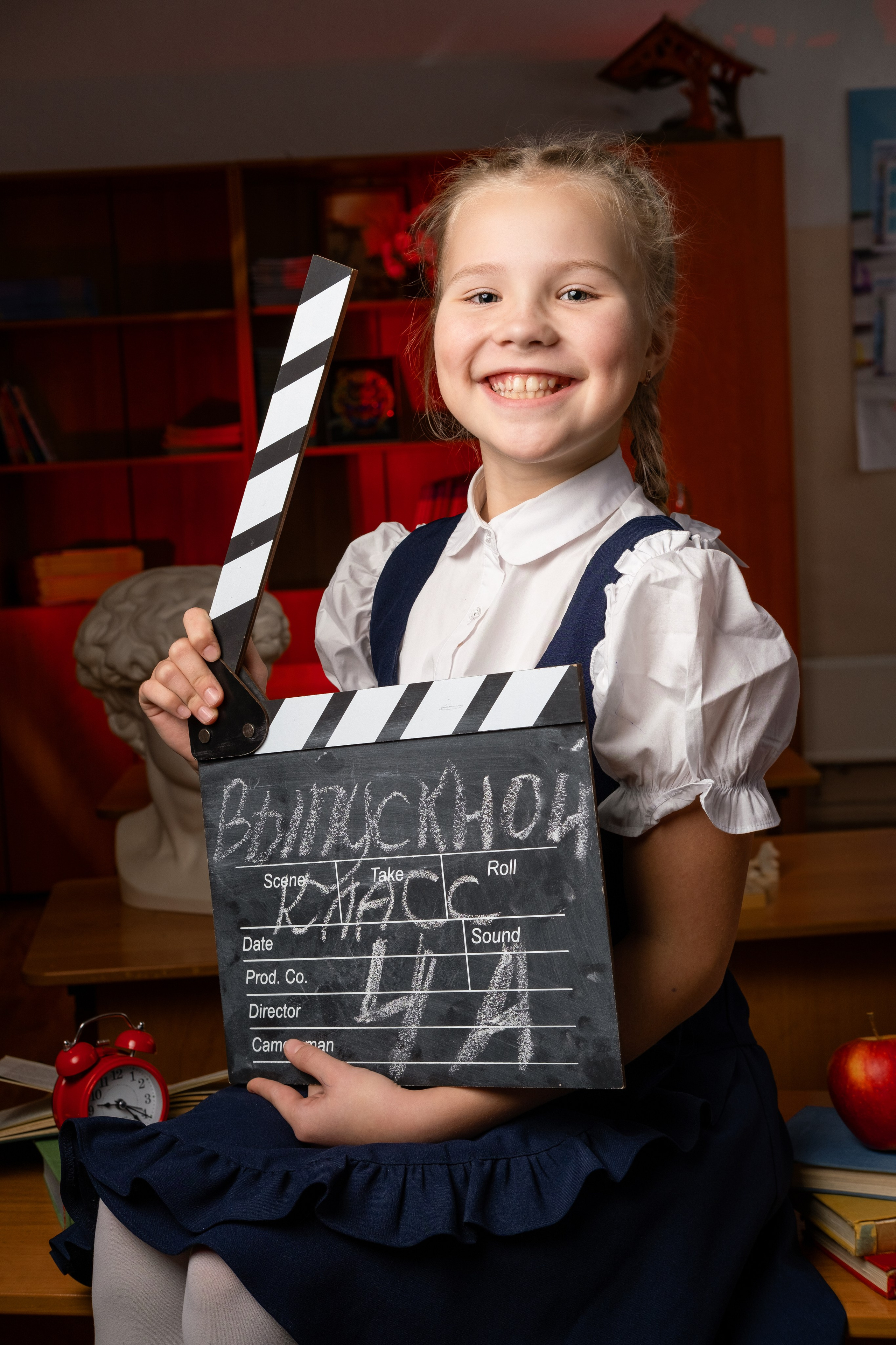 Заказать выпускной альбом или школьную фотосессию в Улан-удэ и Кабанском районе: цена, образцы, отзывы. БумальБум Выпускные альбомы
