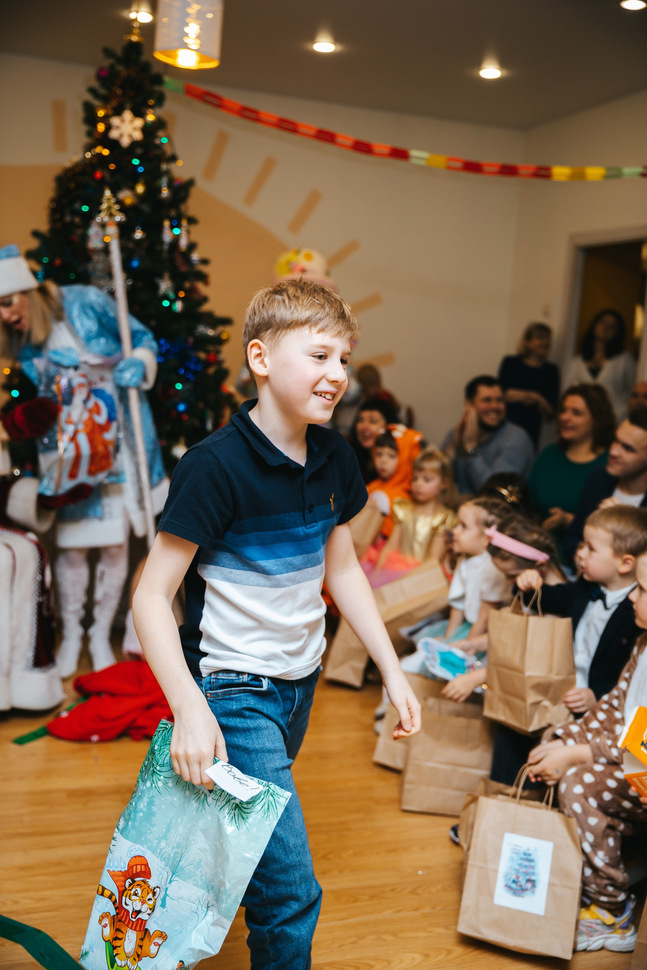 Новогодний утренник в Монтессори-садике. Семейный lifestyle фотограф в Санкт-Петербурге Людмила Пахомова