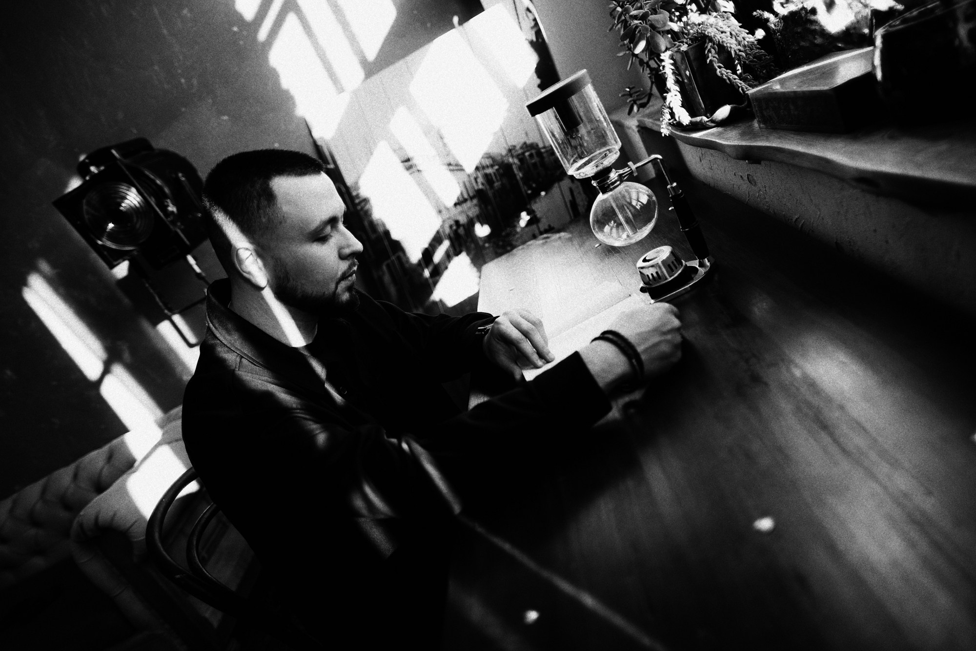 Мужской портрет в студии Тюмень — Фотосессия для мужчин | Дарья Мустафина. Портретный фотограф Тюмень Дарья Мустафина