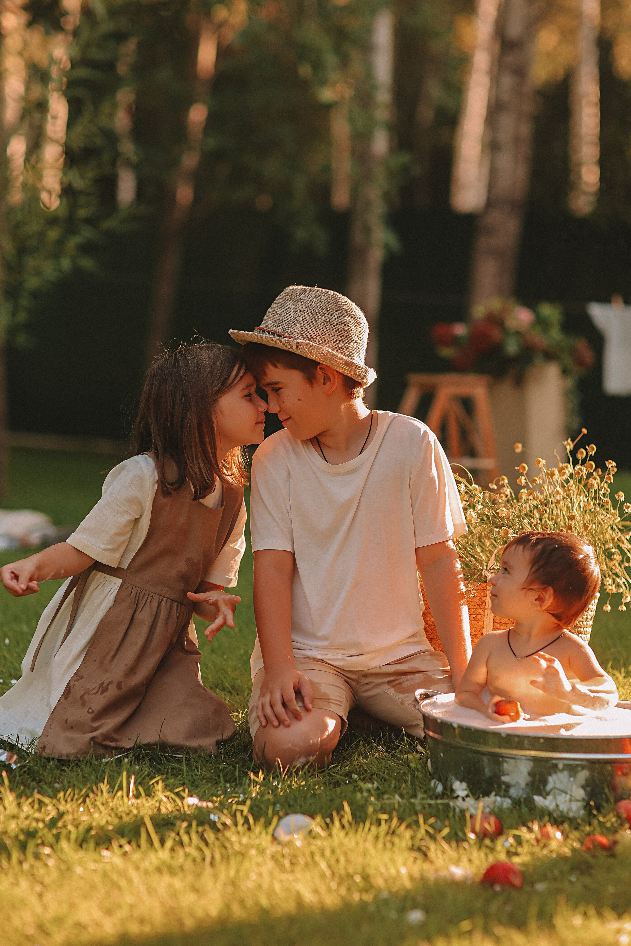 Стирка у дома. Семейный фотограф Тюмень, фотограф на роды Салмина Мария