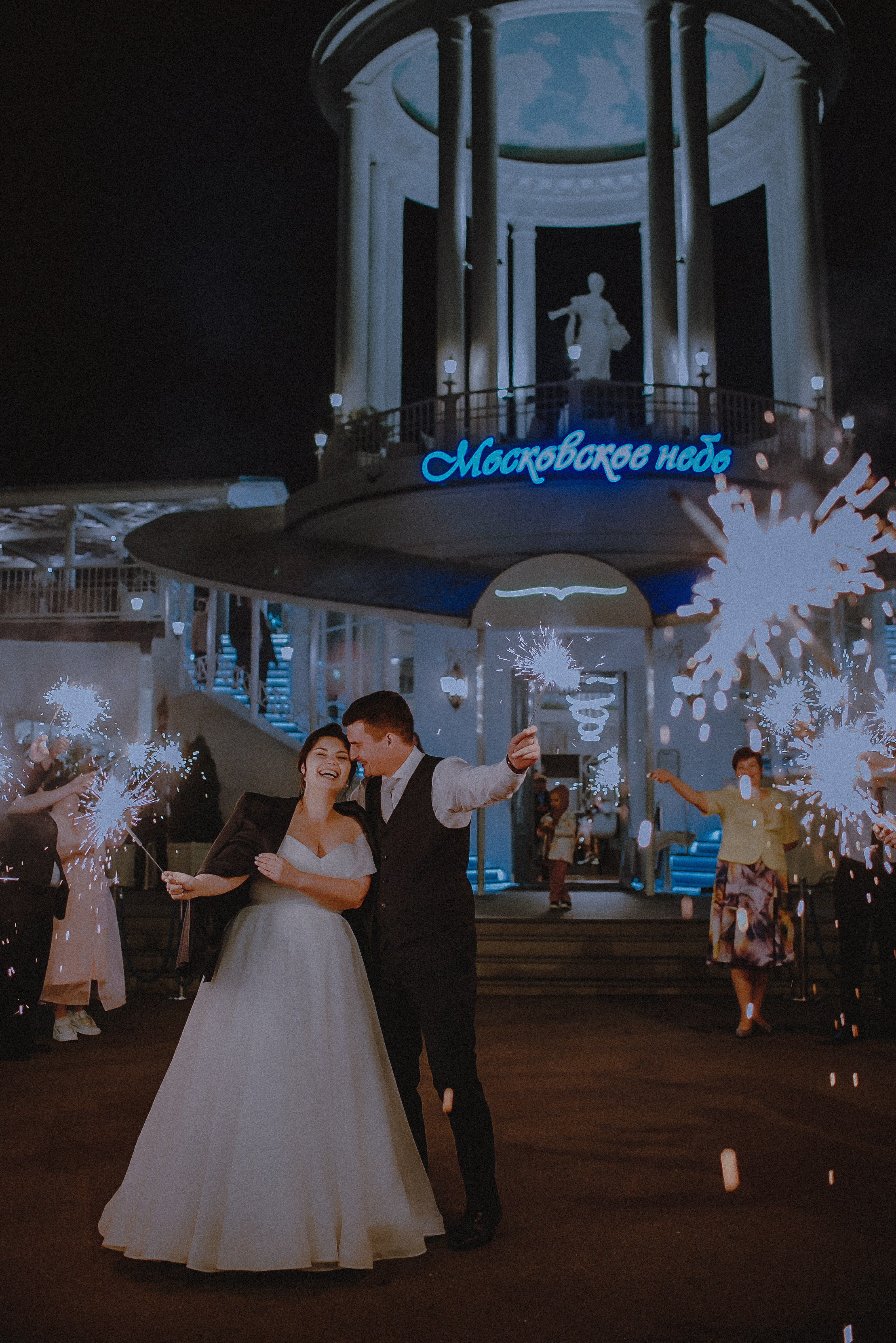 Love.com: Главная страница нашего счастья. Свадебный и семейный фотограф в Москве Сажина Кристина КиМ. Свадебный оператор в Москве Сажин Максим