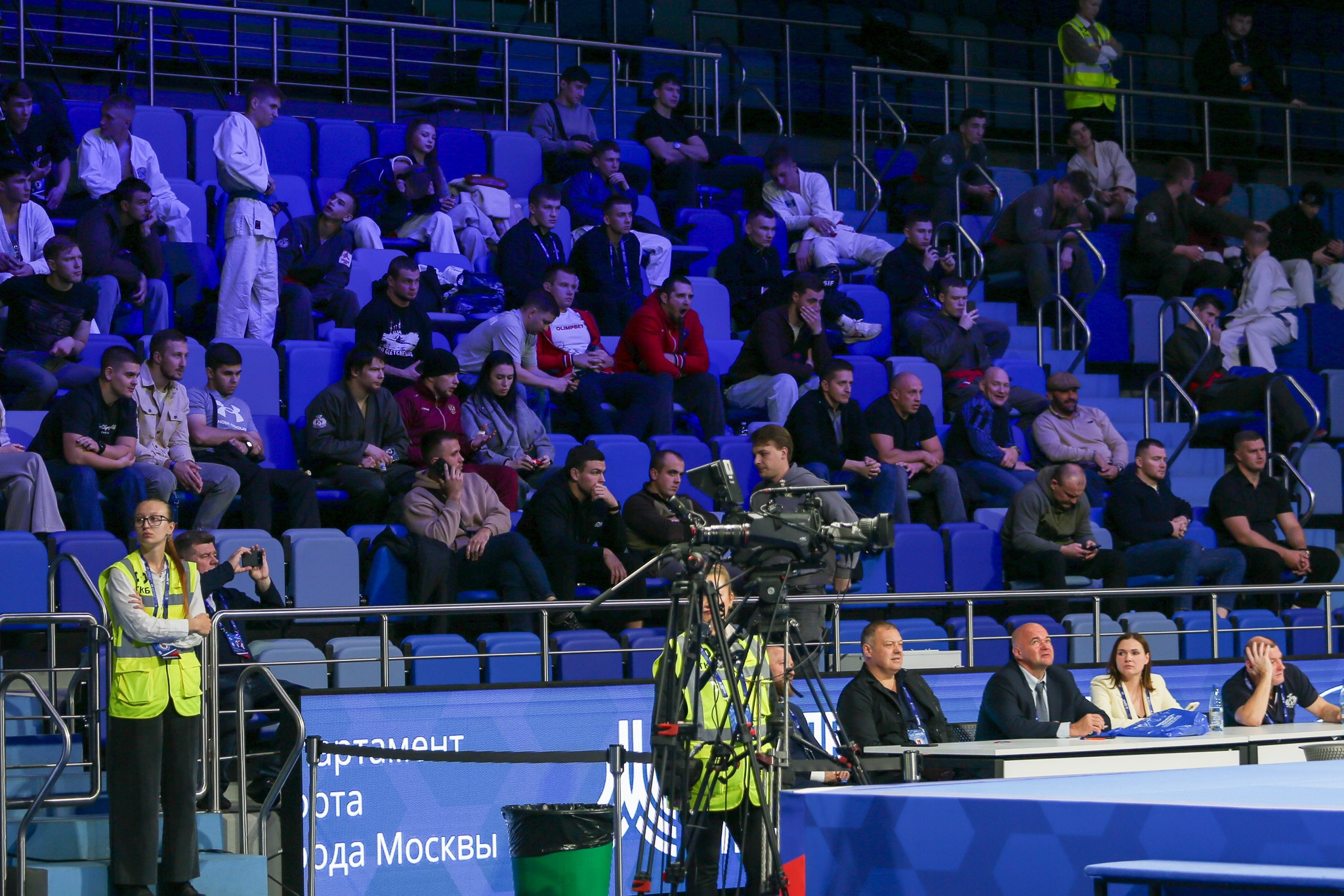 «Спорт через объектив: история в каждом снимке!»