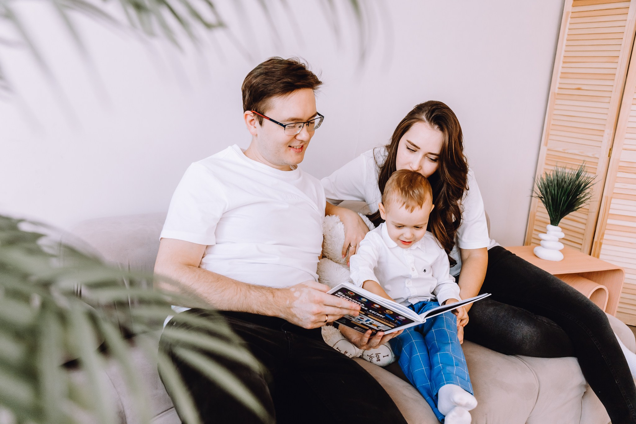 Лева и его родители 🦁. Репортажный и семейный фотограф в Москве