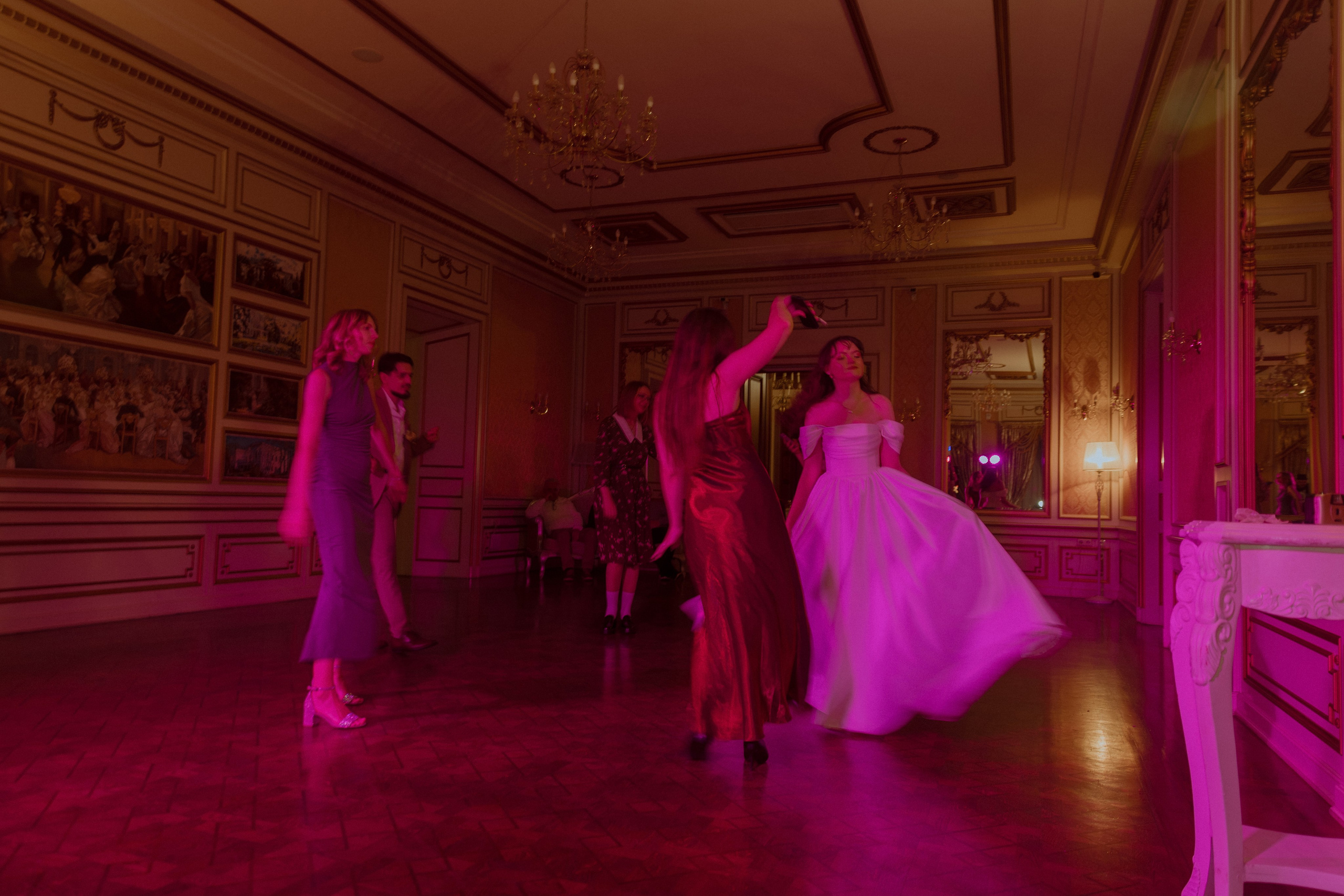 Welcome back to your own dinner party. Фотограф Лия Козловская Минск