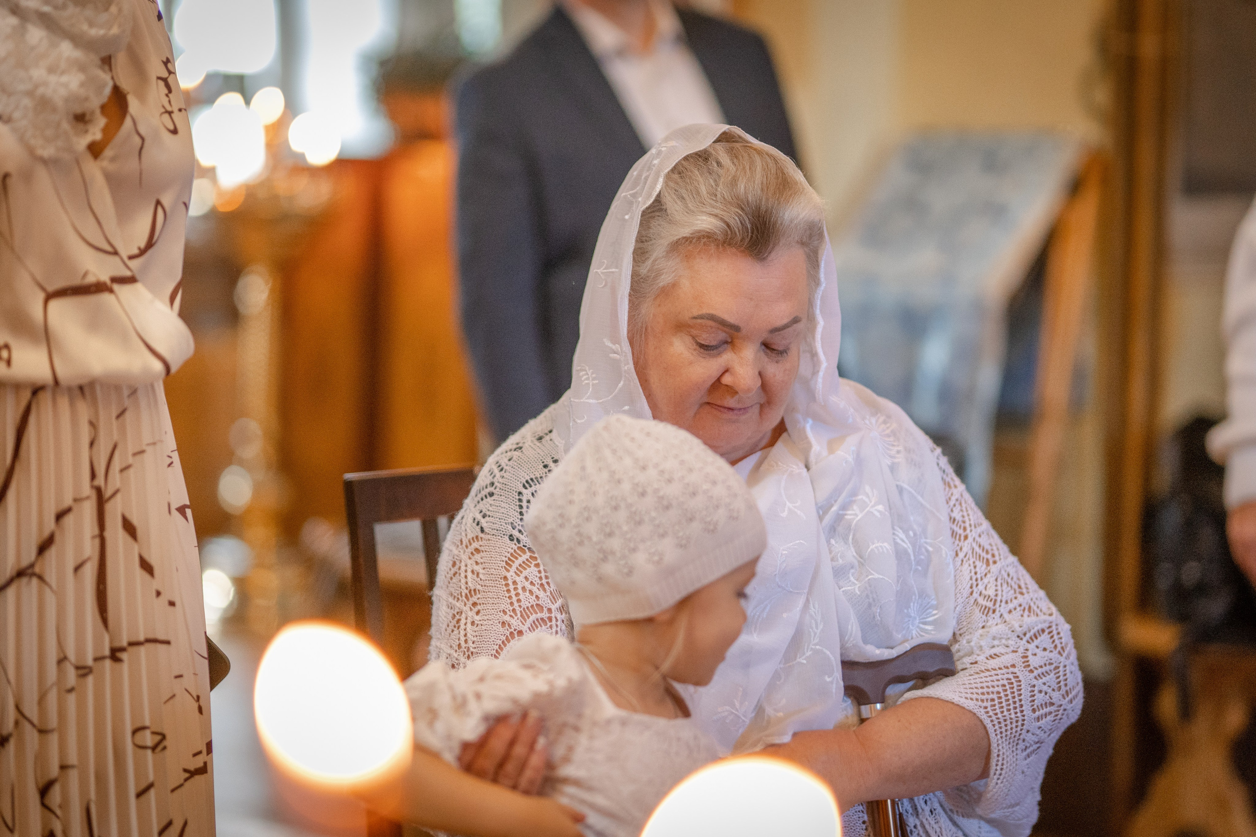 Крещение в храме Покрова Богородицы в Перхушково. Семейный фотограф и фотограф на таинства в Москве Юлия Калайджян