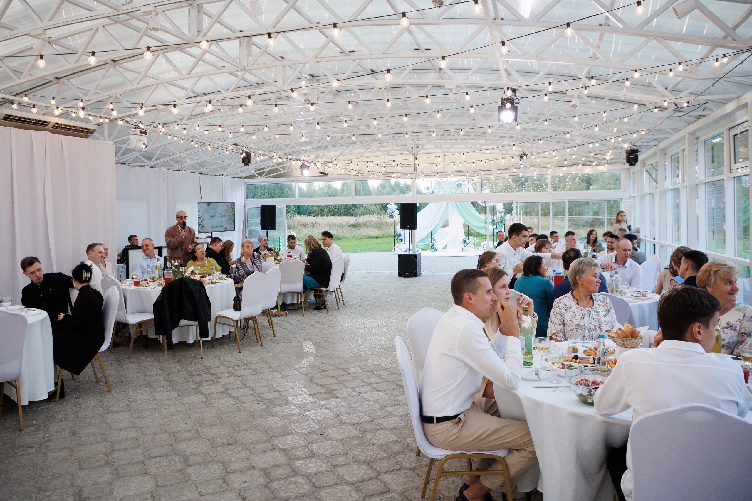 Сентябрь 2025, Белый лис, Выкса. Фотограф городских и семейных событий в Нижнем Новгороде Артем Карпухин