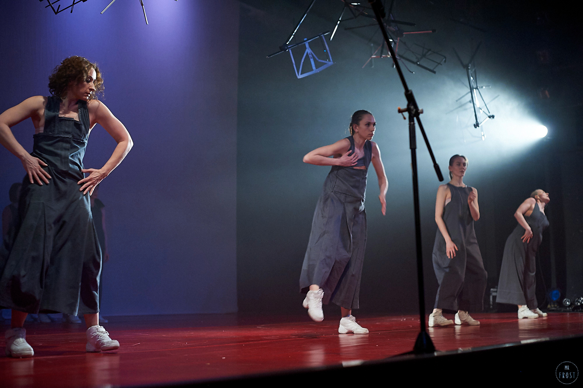 НЕСИНХРОННО. Челябинский театр современного танца. Фотографии отовсюду и обо всем