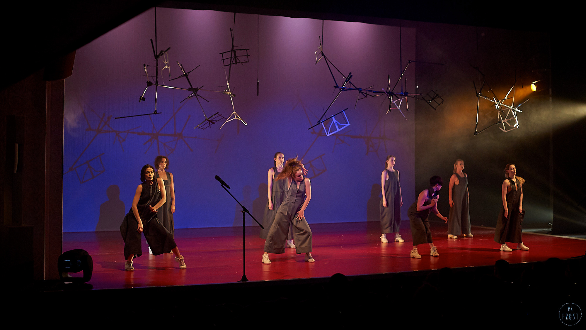 НЕСИНХРОННО. Челябинский театр современного танца. Фотографии отовсюду и обо всем