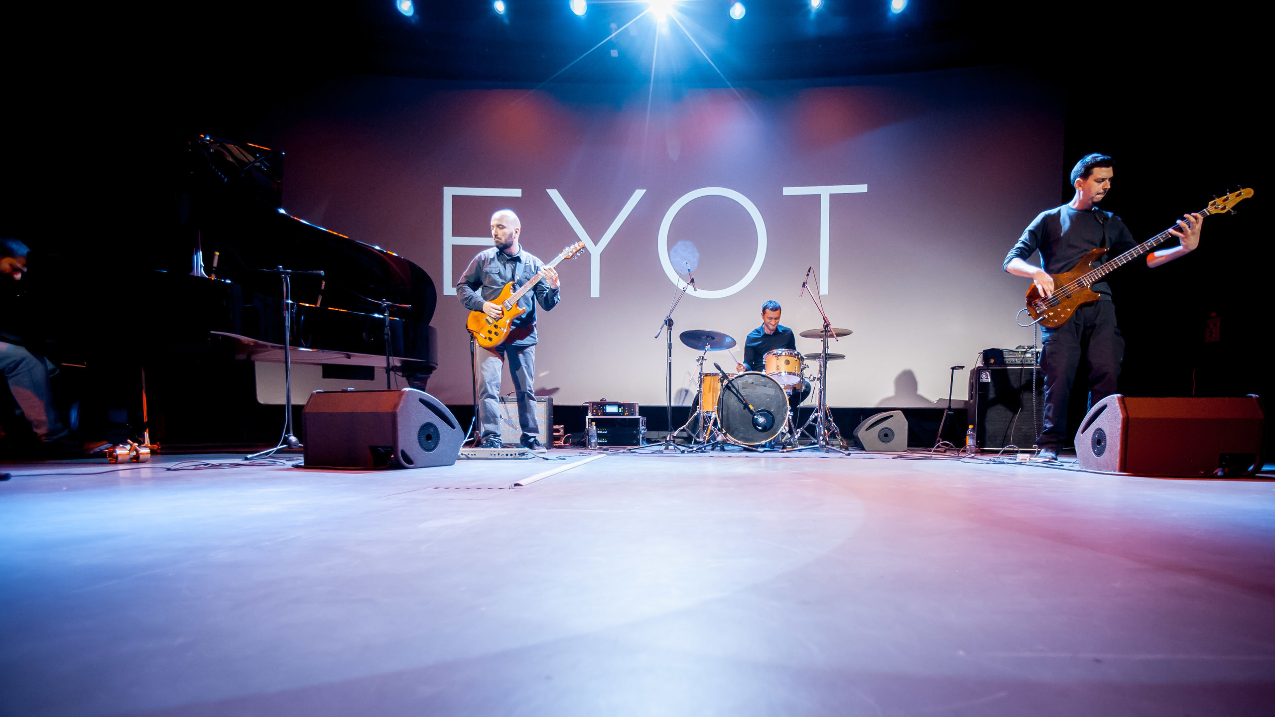 EYOT. Фотографии отовсюду и обо всем