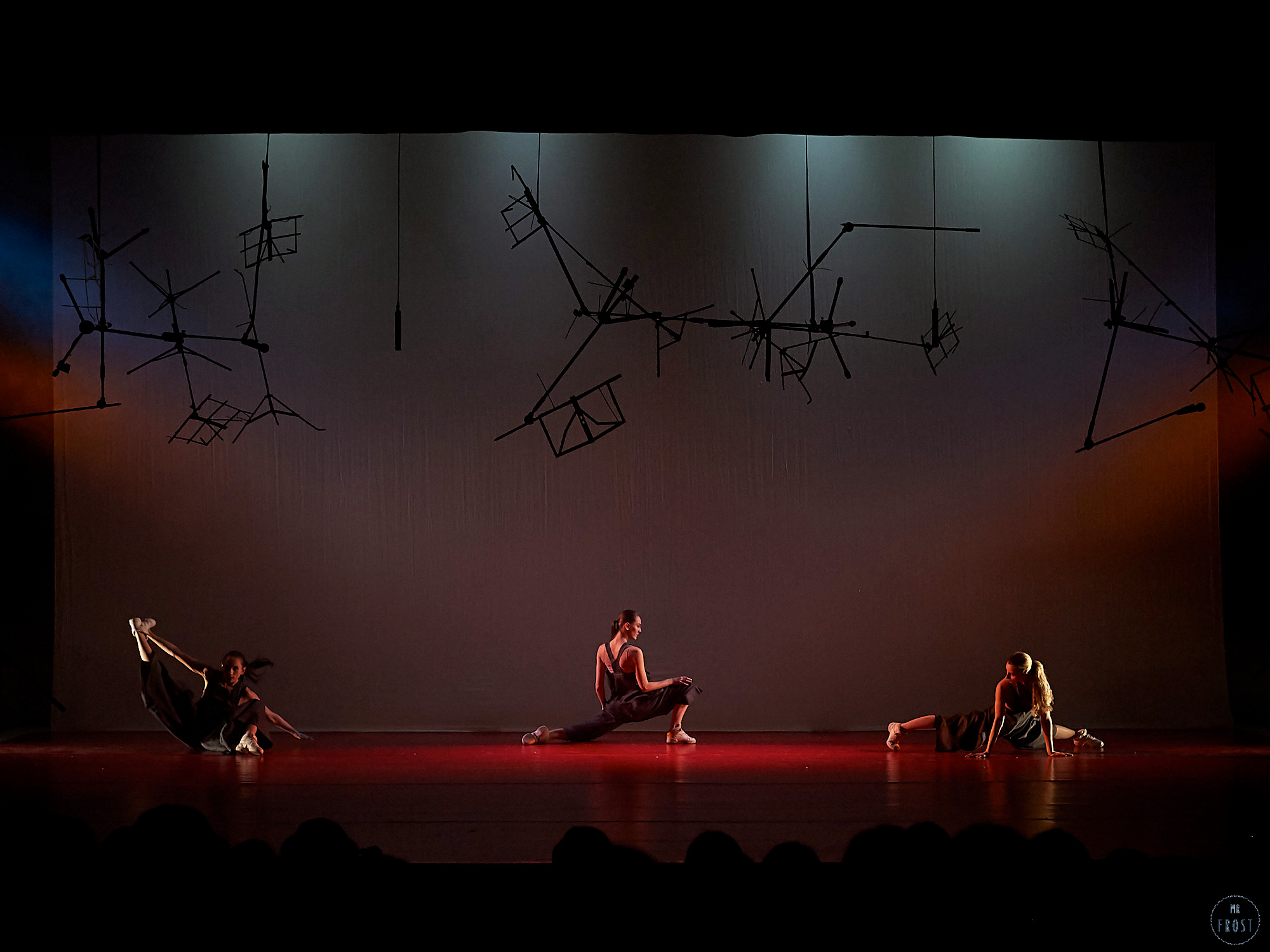 НЕСИНХРОННО. Челябинский театр современного танца. Фотографии отовсюду и обо всем