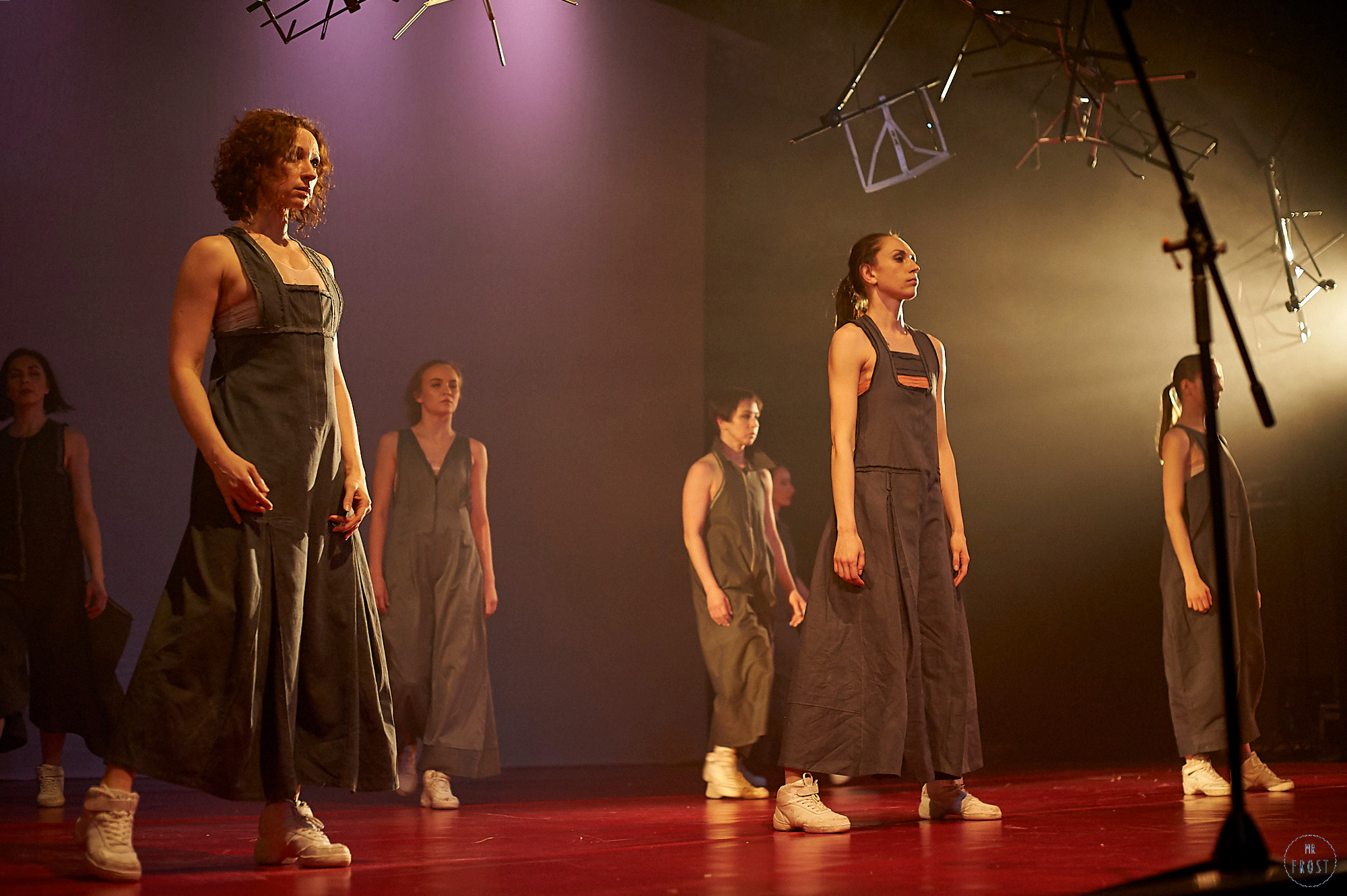 НЕСИНХРОННО. Челябинский театр современного танца. Фотографии отовсюду и обо всем