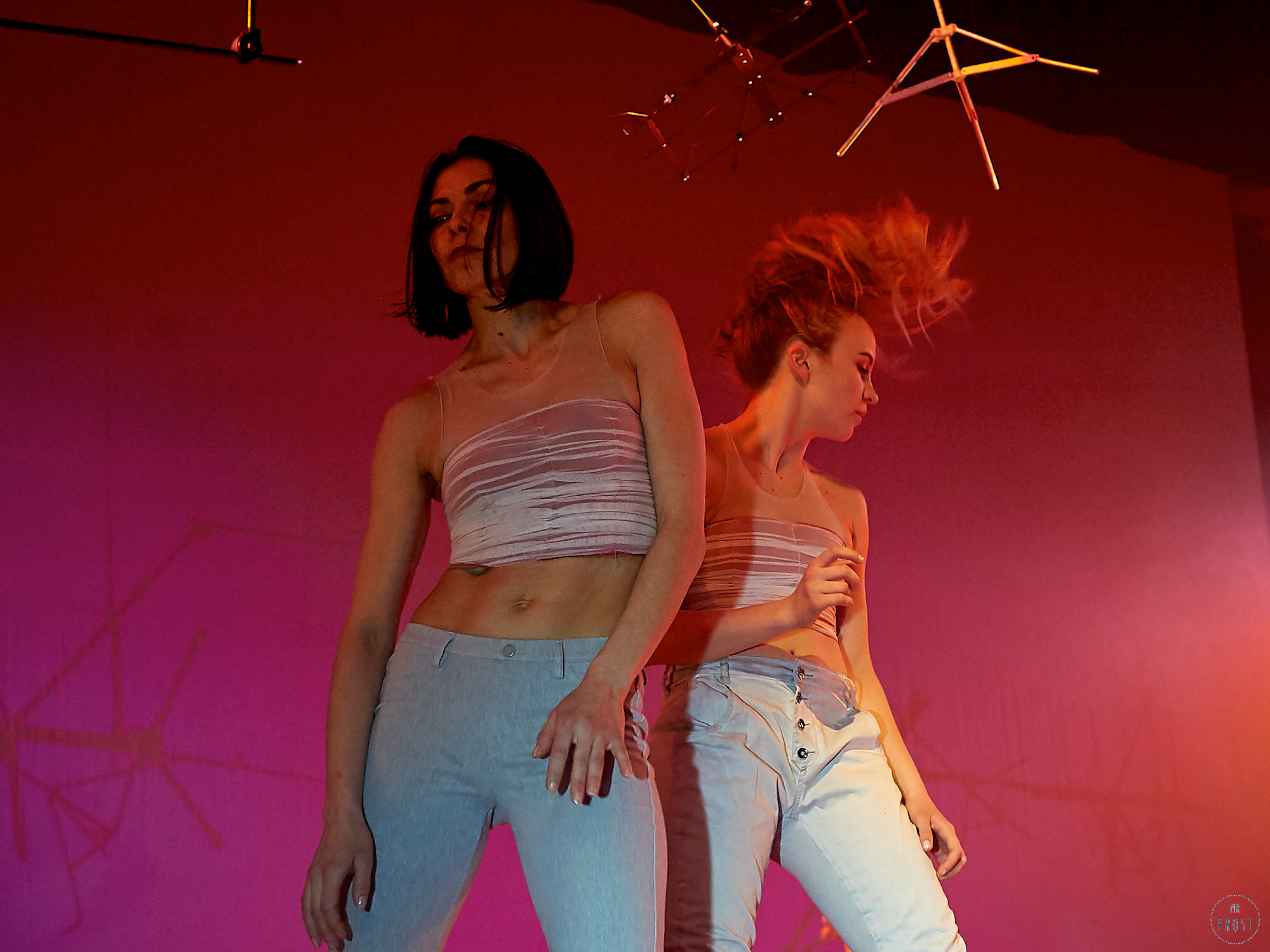 НЕСИНХРОННО. Челябинский театр современного танца. Фотографии отовсюду и обо всем