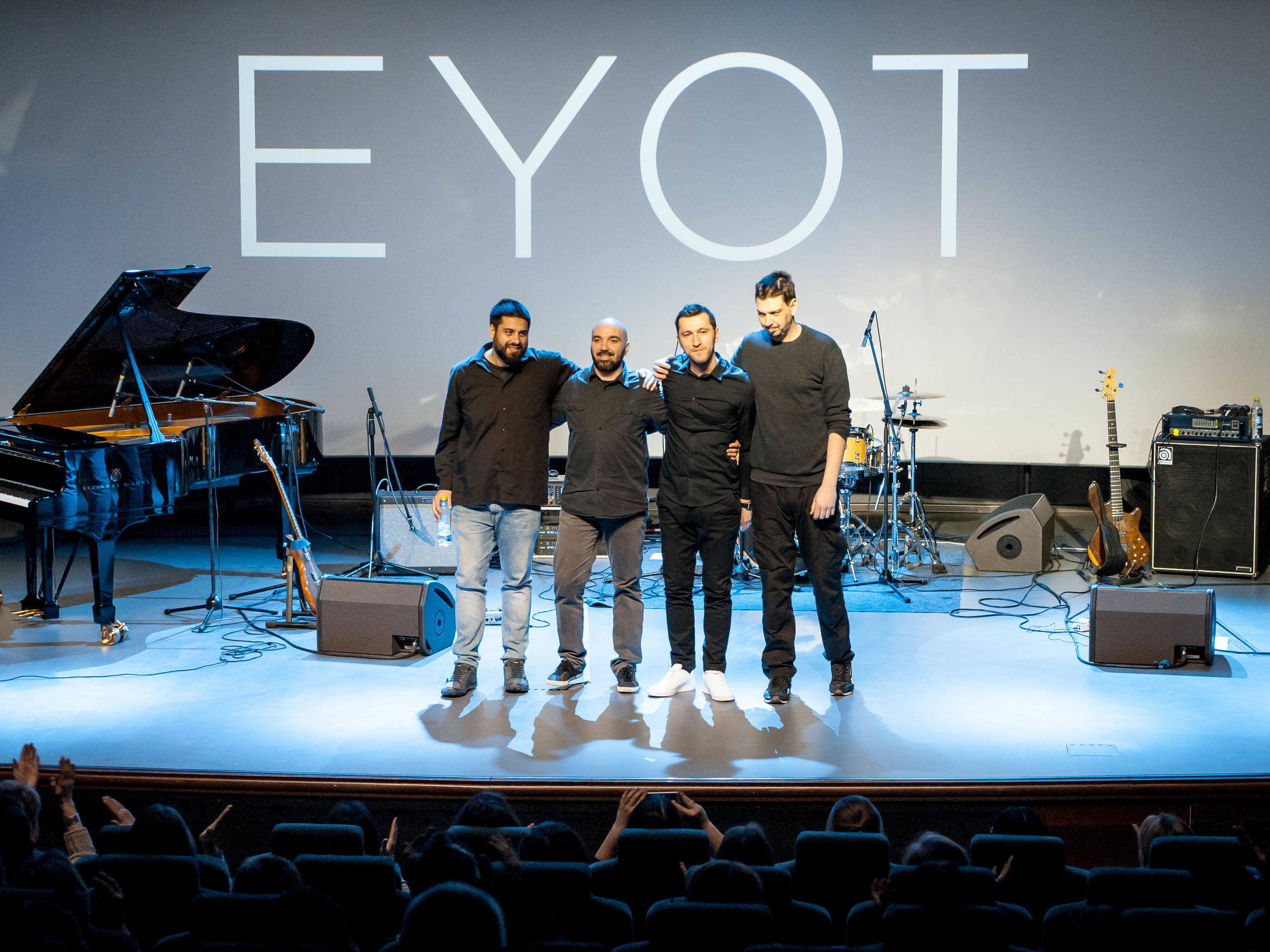 EYOT. Фотографии отовсюду и обо всем