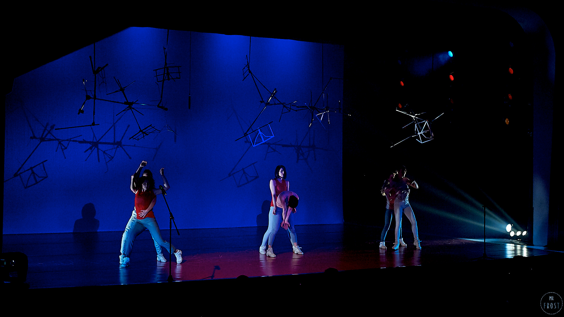 НЕСИНХРОННО. Челябинский театр современного танца. Фотографии отовсюду и обо всем