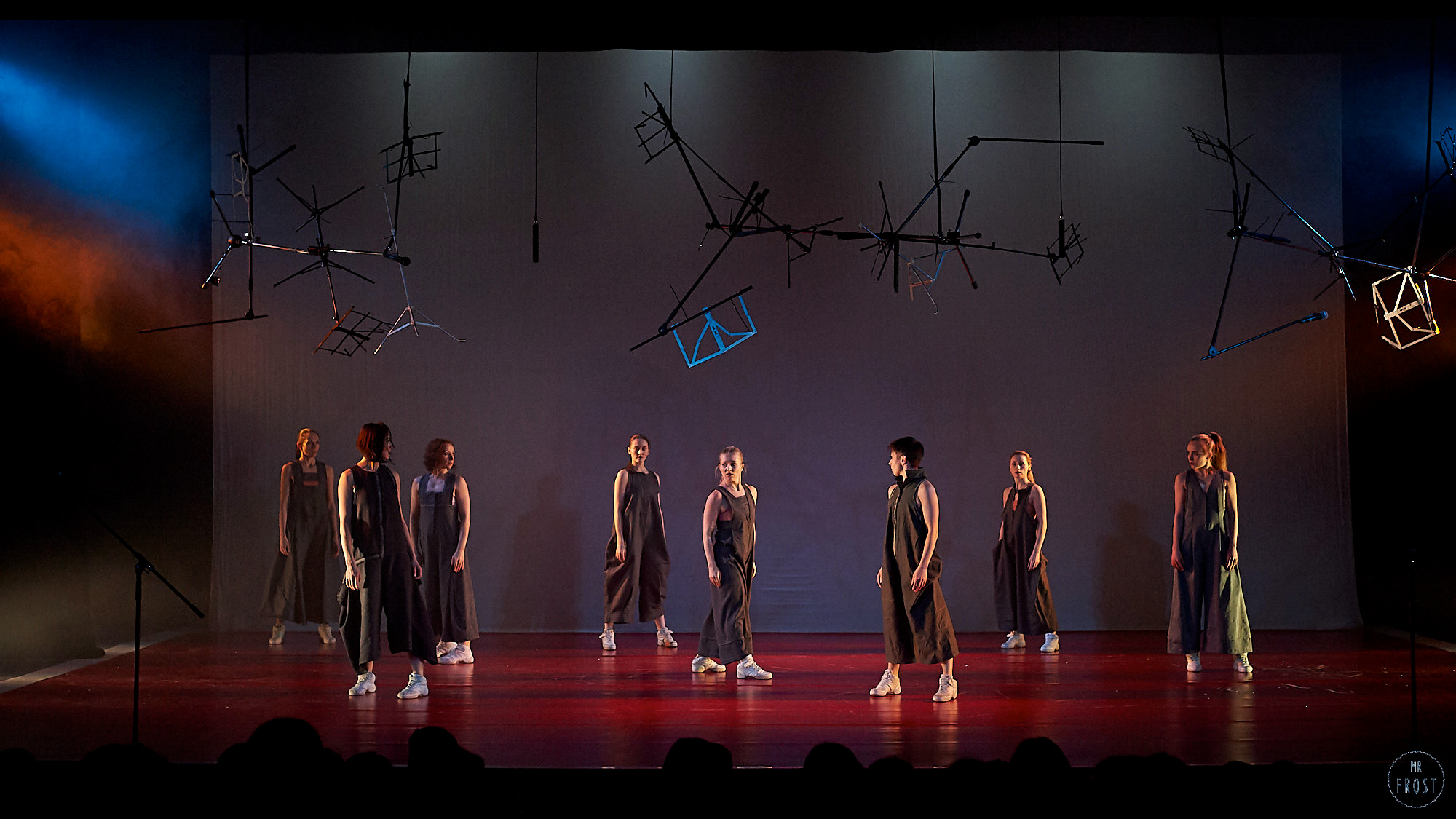 НЕСИНХРОННО. Челябинский театр современного танца. Фотографии отовсюду и обо всем