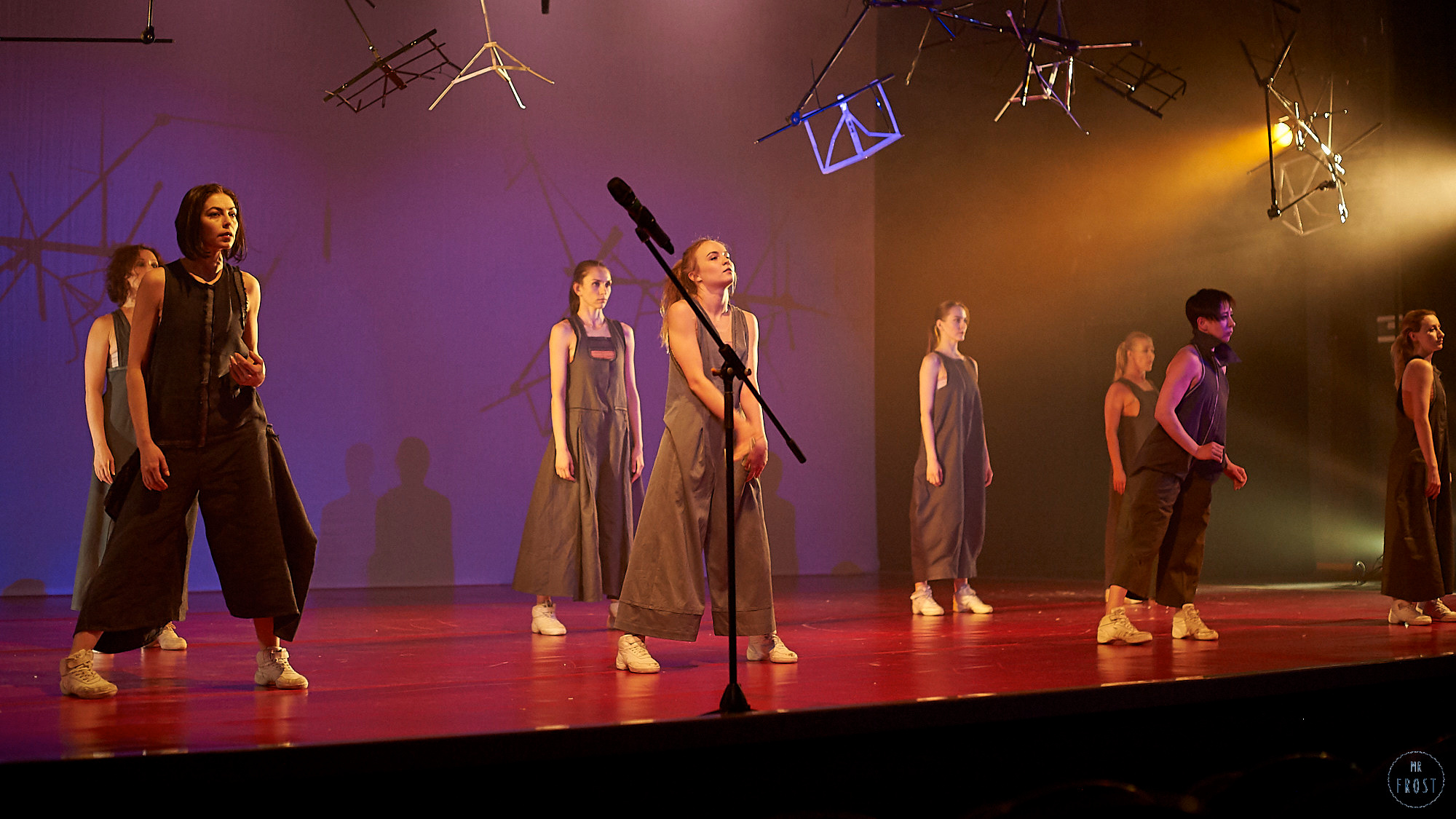 НЕСИНХРОННО. Челябинский театр современного танца. Фотографии отовсюду и обо всем