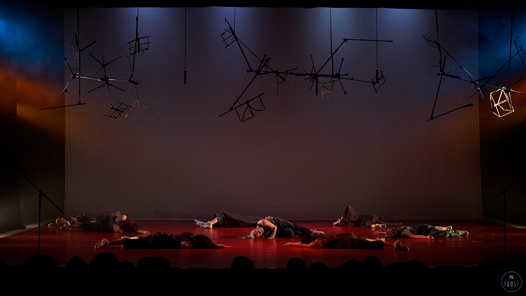 НЕСИНХРОННО. Челябинский театр современного танца. Фотографии отовсюду и обо всем