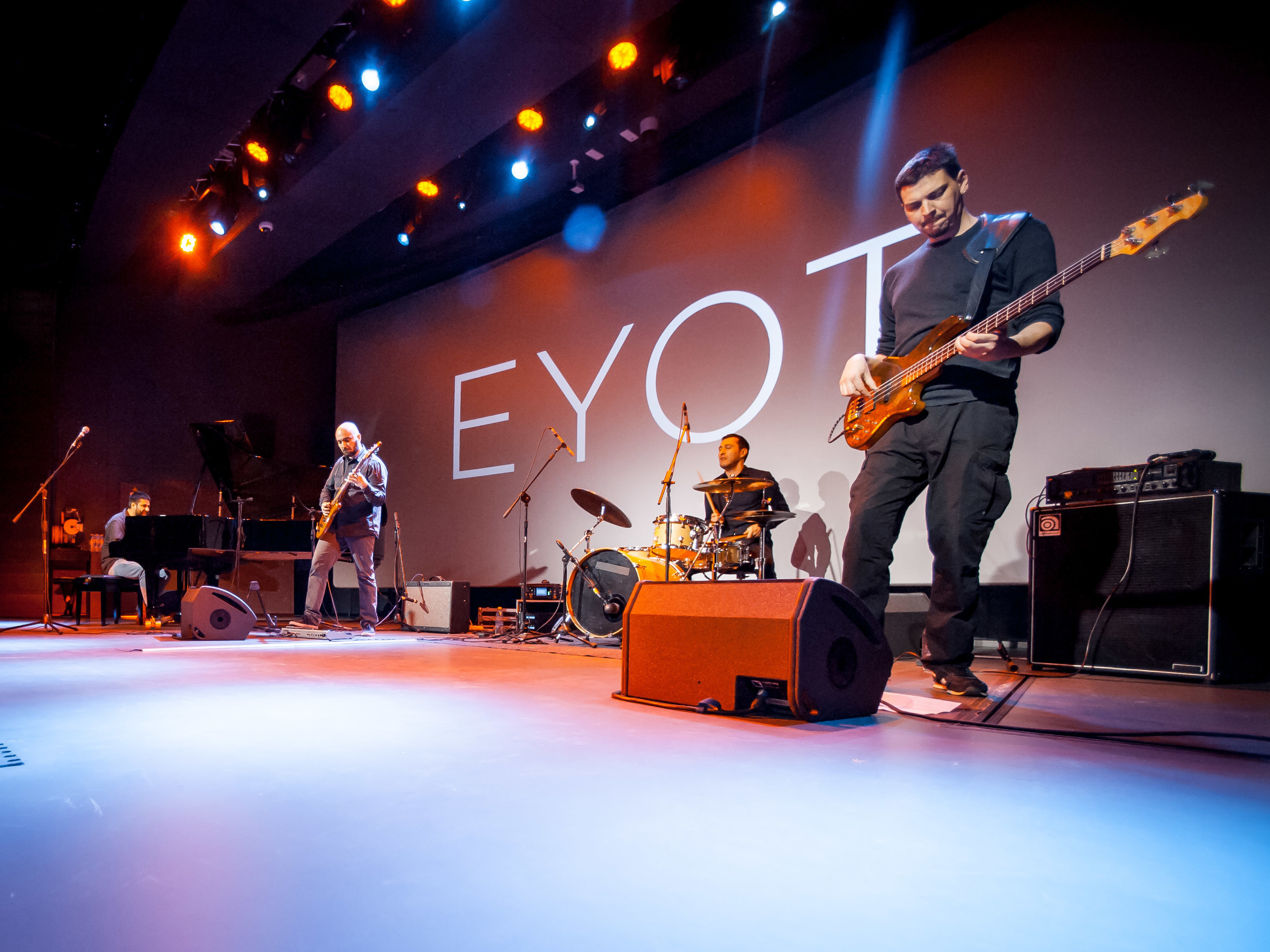 EYOT. Фотографии отовсюду и обо всем