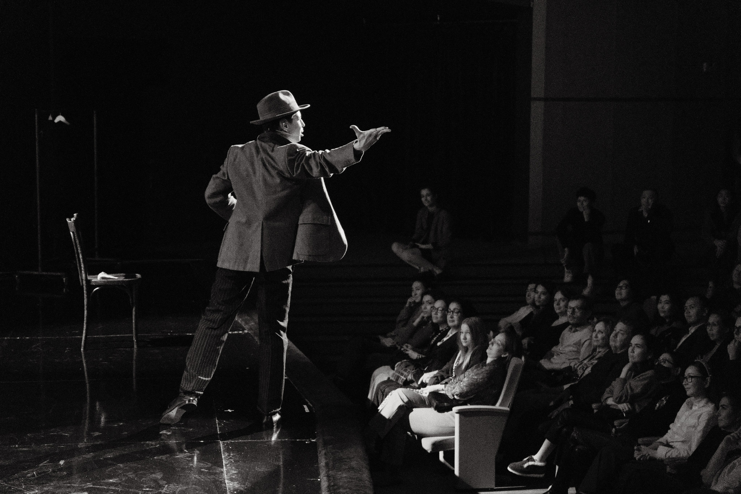 Фотосъёмка спектакля «Счастливые поют». Портретный и репортажный фотограф в Алматы Поваляев Дмитрий