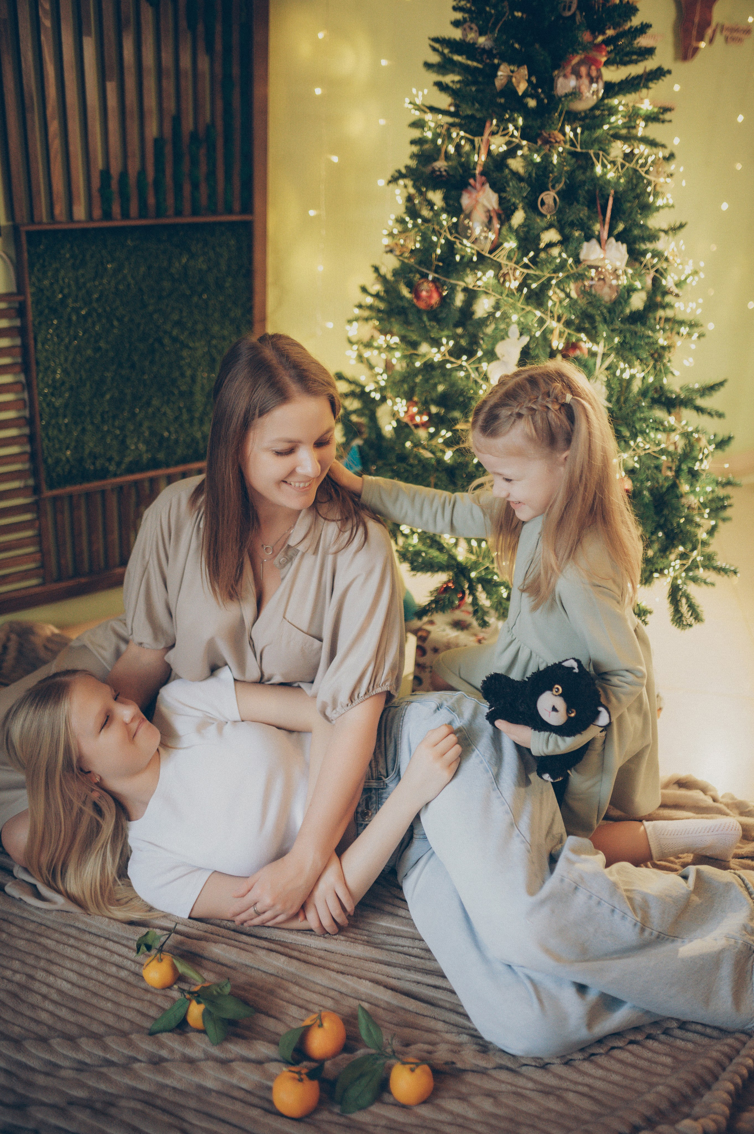 Тася, Соня, Женя и Илья (новогодняя домашняя). Фотограф, г. Лесной Свердловской области