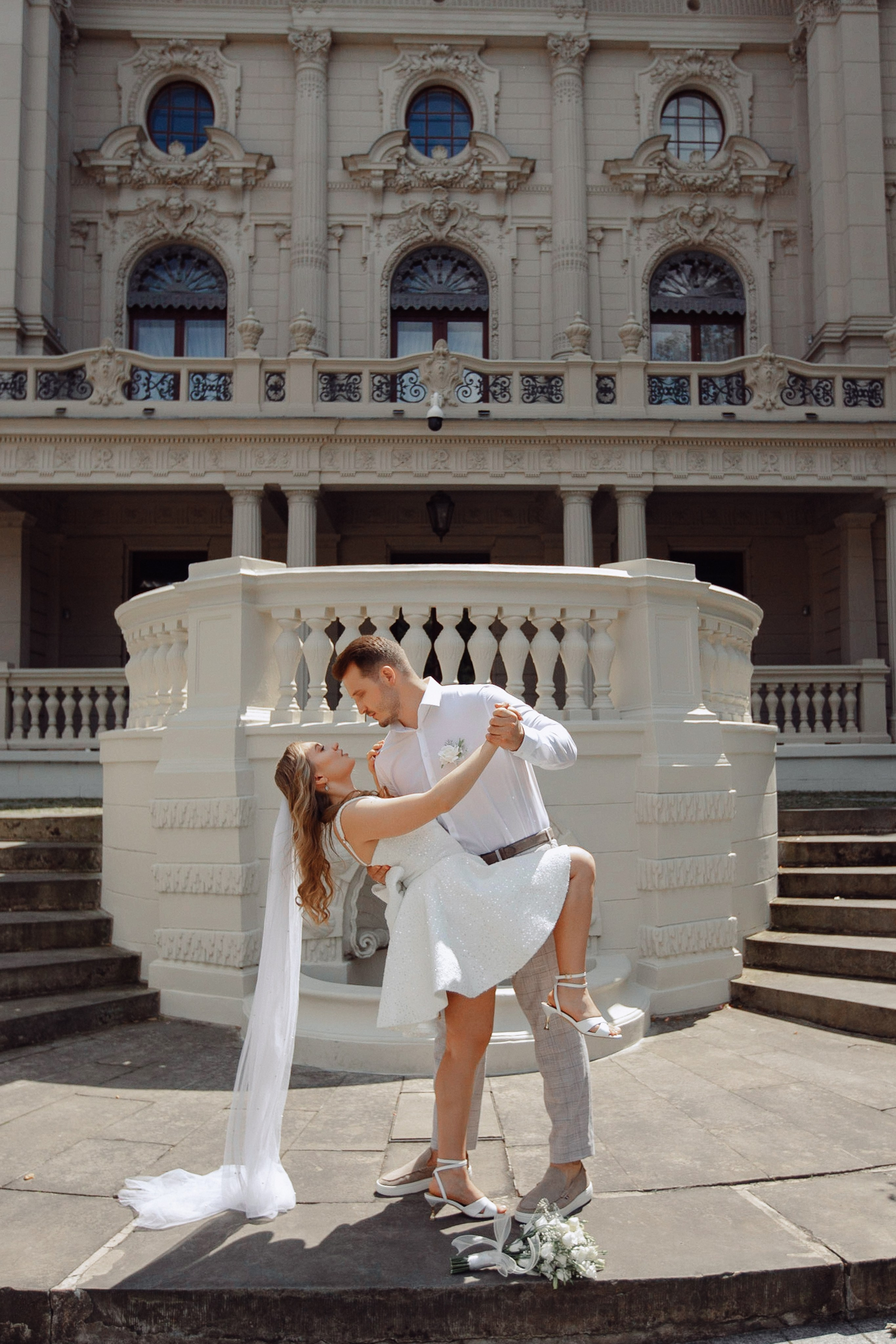Ślubna sesja zdjęciowa w Pałacu Poznańskiego-Muzeum Miasta Łodzi. Свадебный фотограф Варшава Лодзь Польша Елена Юцова