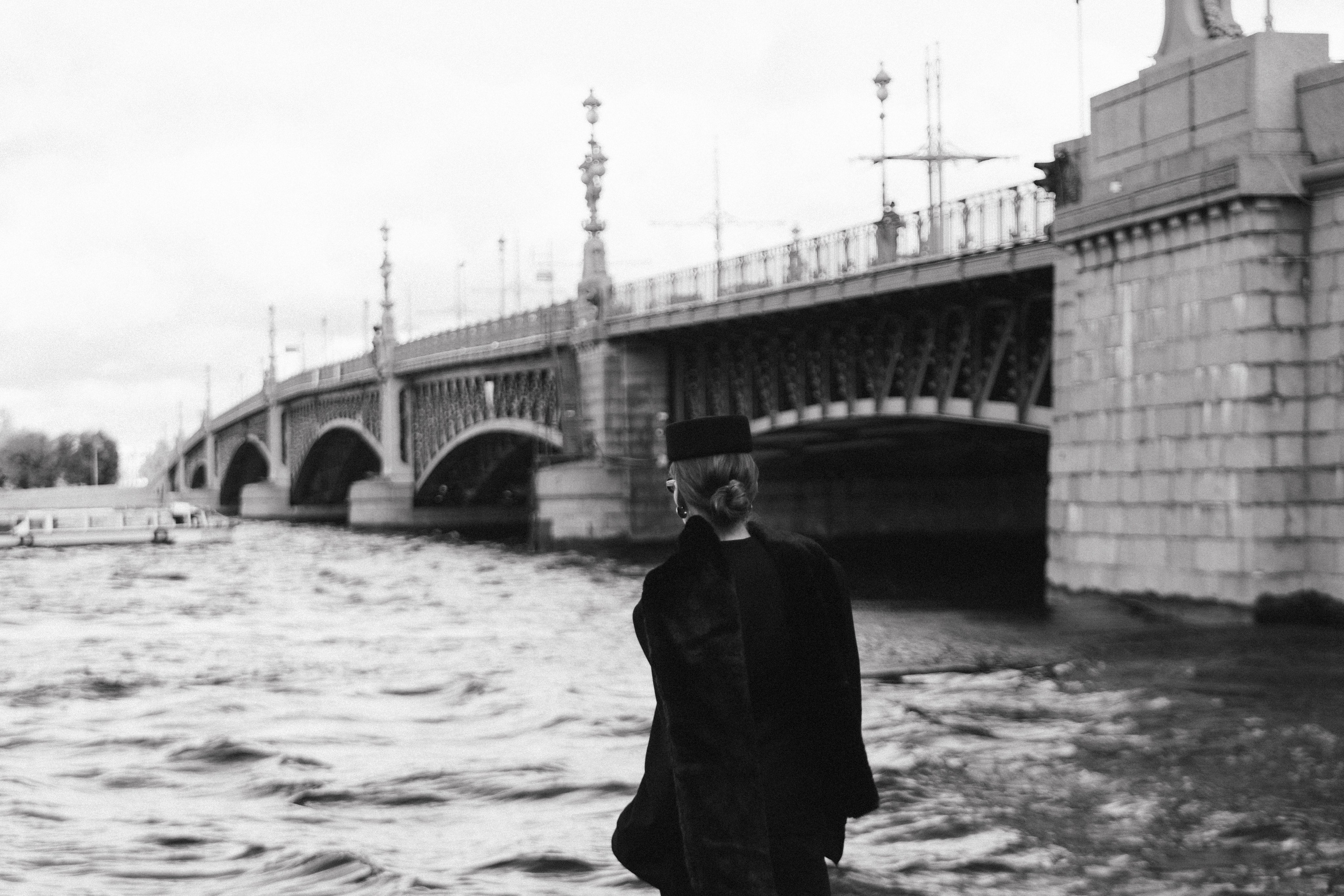 ЖЕНСКИЙ ПОРТРЕТ. О ЛЮБВИ НЕ ГОВОРЯТ.ЕЕ ПОКАЗЫВАЮТ